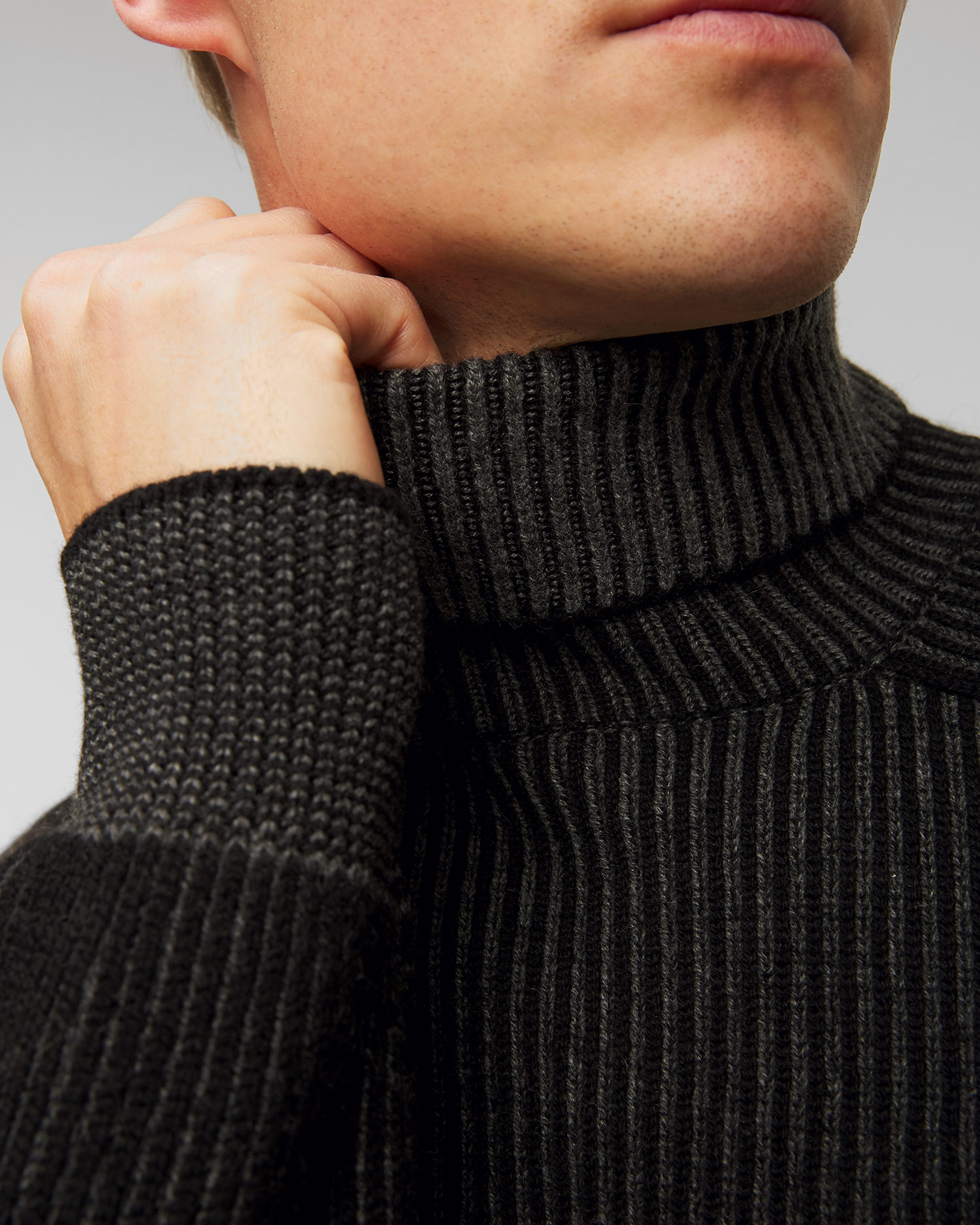Maglione a collo alto nero in cashmere da uomo Sease