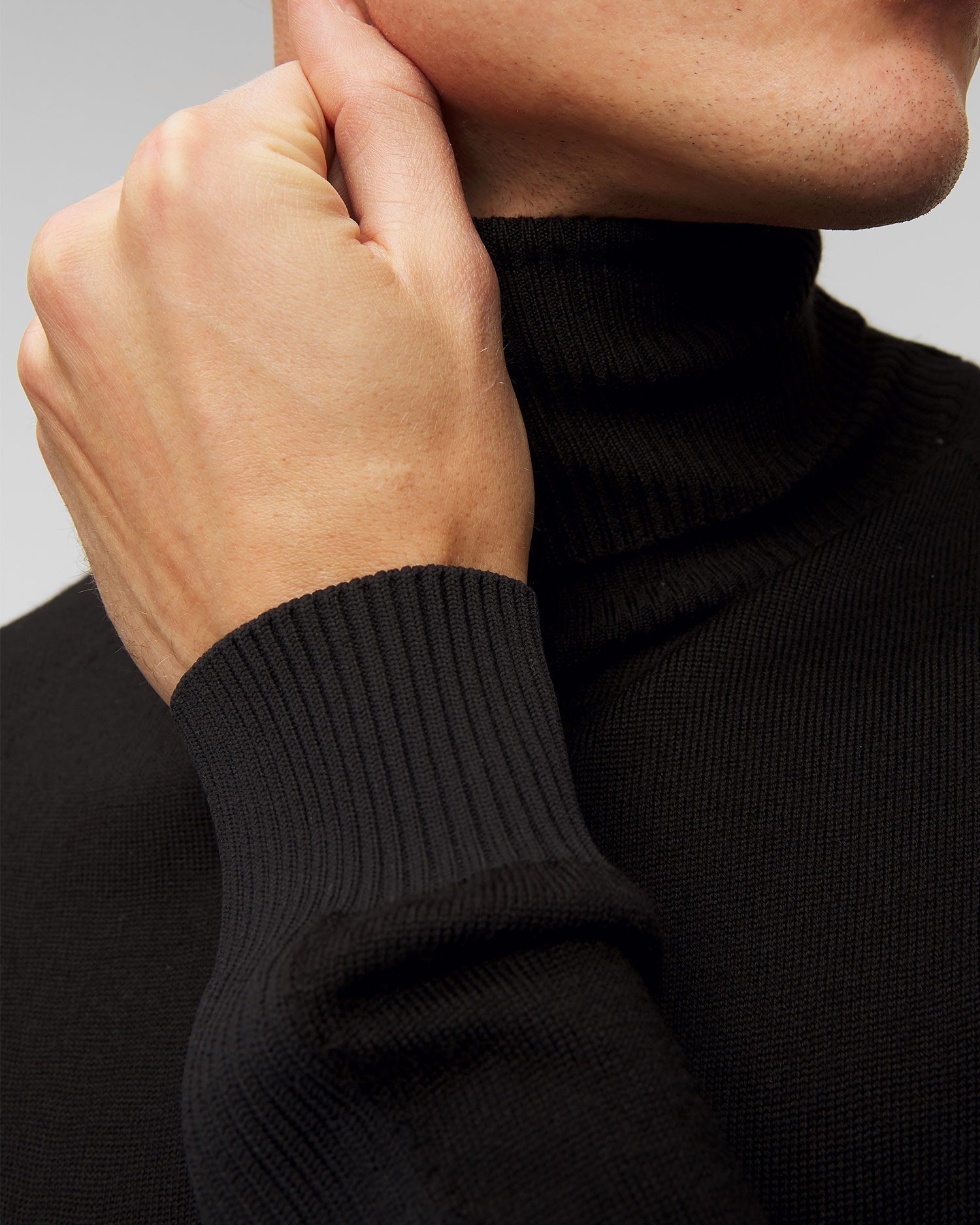Maglione a collo alto nero in lana da uomo Sease