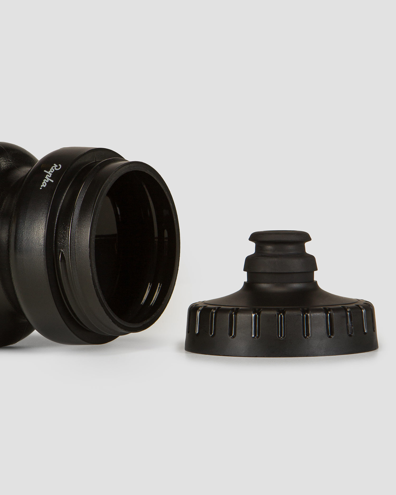 Czarny bidon Rapha Trail 625 ml