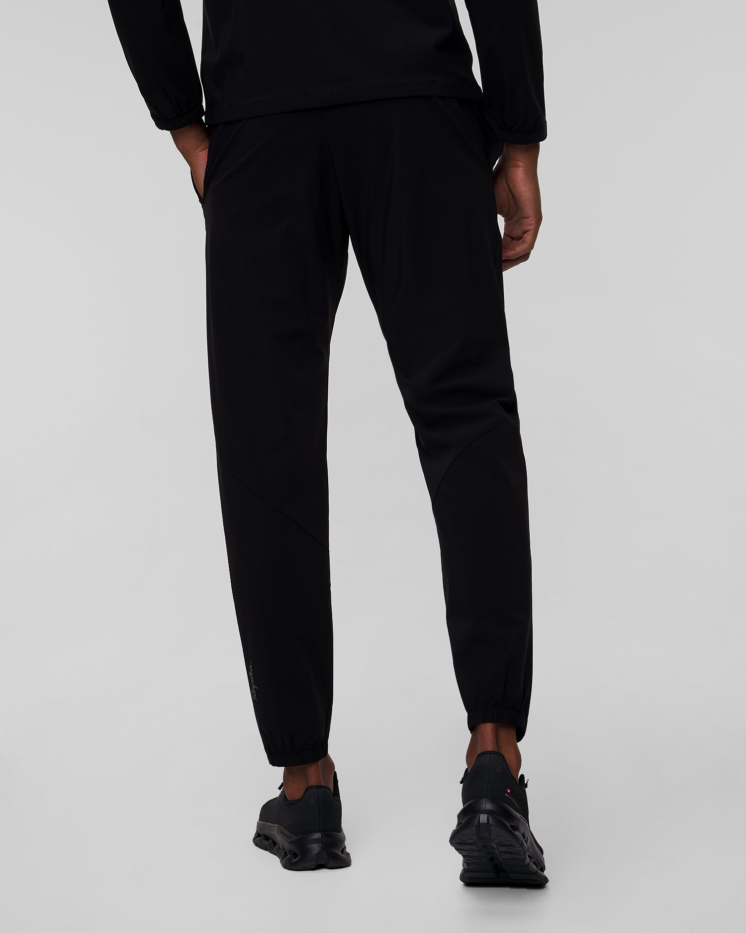 Pánske čierne jogger nohavice Rapha Active