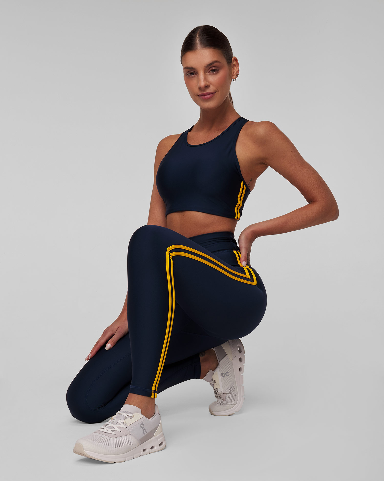 Dámska tmavomodrá športová podprsenka The Upside Oxford Nora Bra