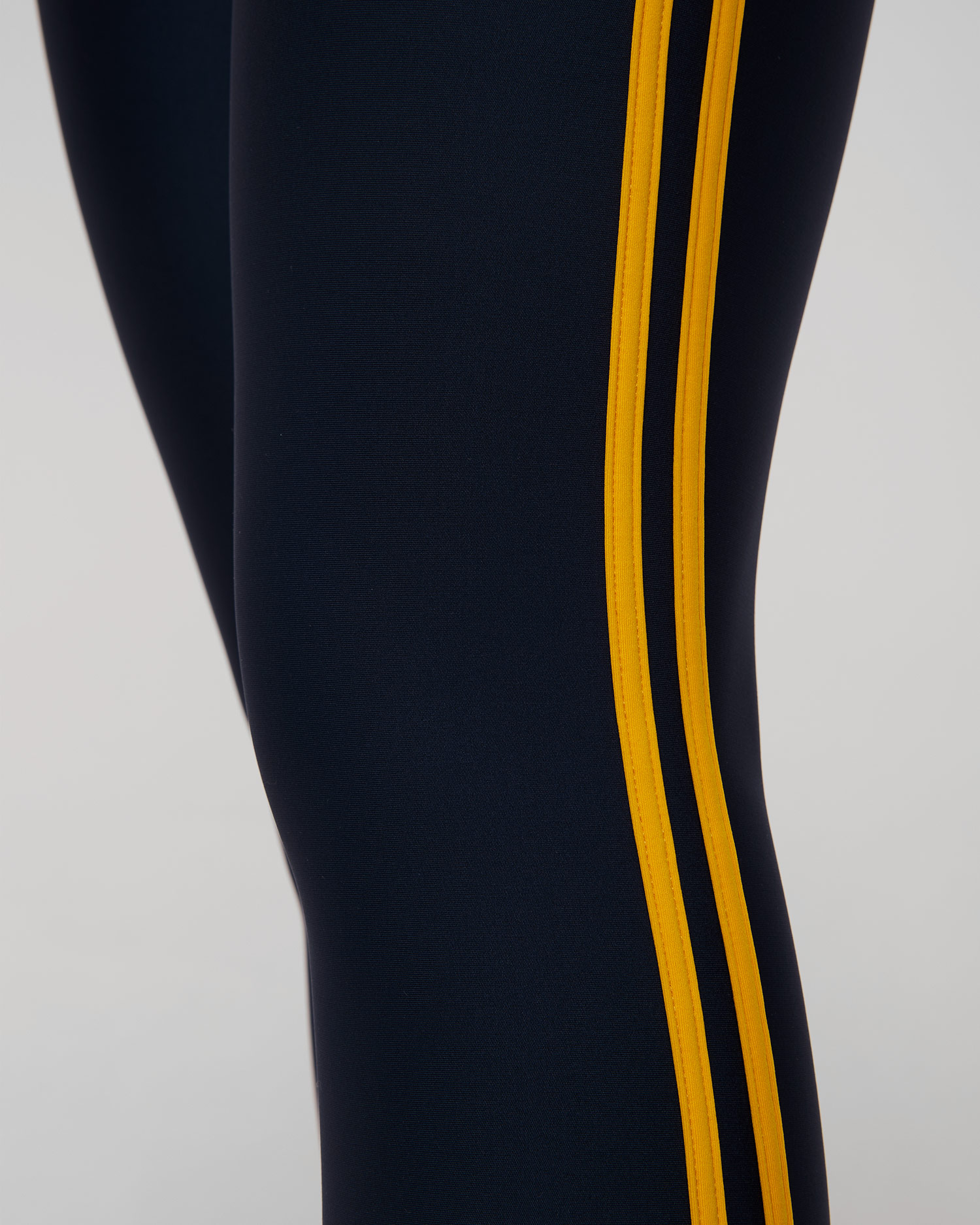 Pantalon bleu marine pour femmes The Upside Oxford 25in Midi Pant