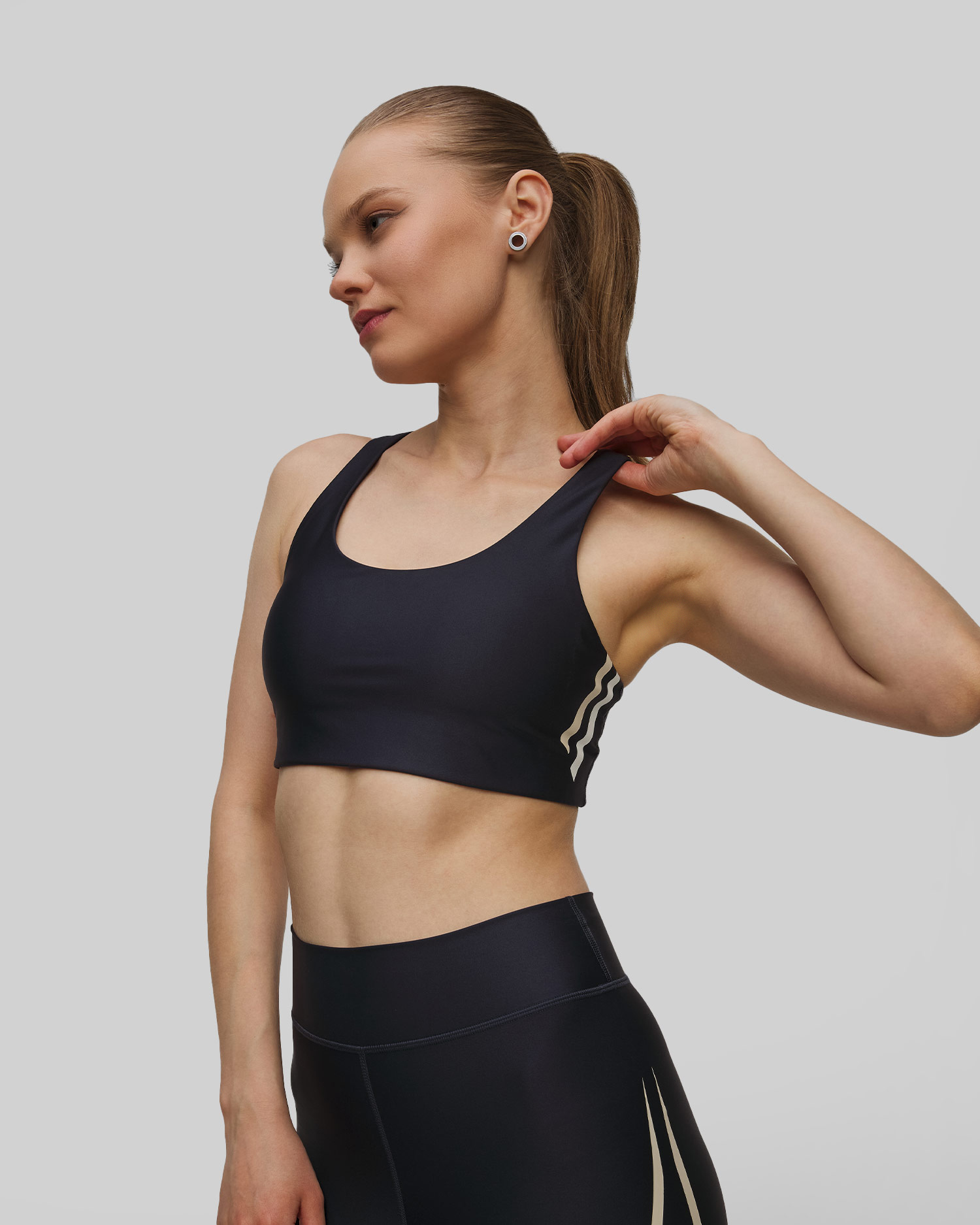 Dámska tmavomodrá športová podprsenka The Upside Cordoba Jade Racerback Bra