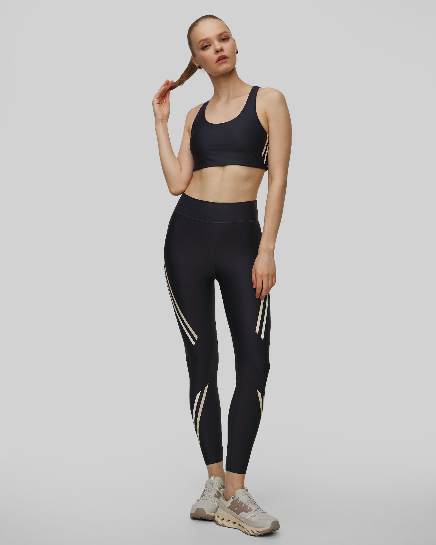 Dámska tmavomodrá športová podprsenka The Upside Cordoba Jade Racerback Bra