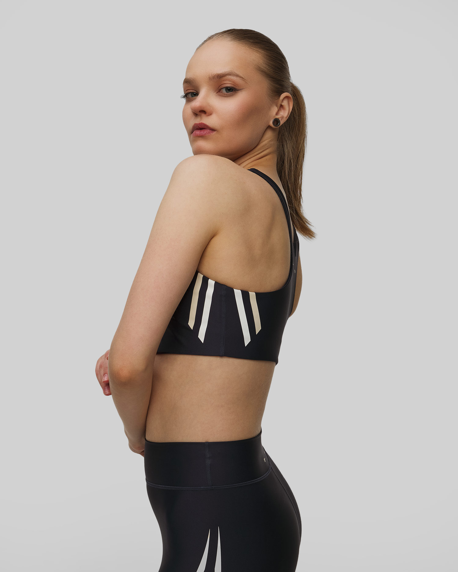 Dámska tmavomodrá športová podprsenka The Upside Cordoba Jade Racerback Bra