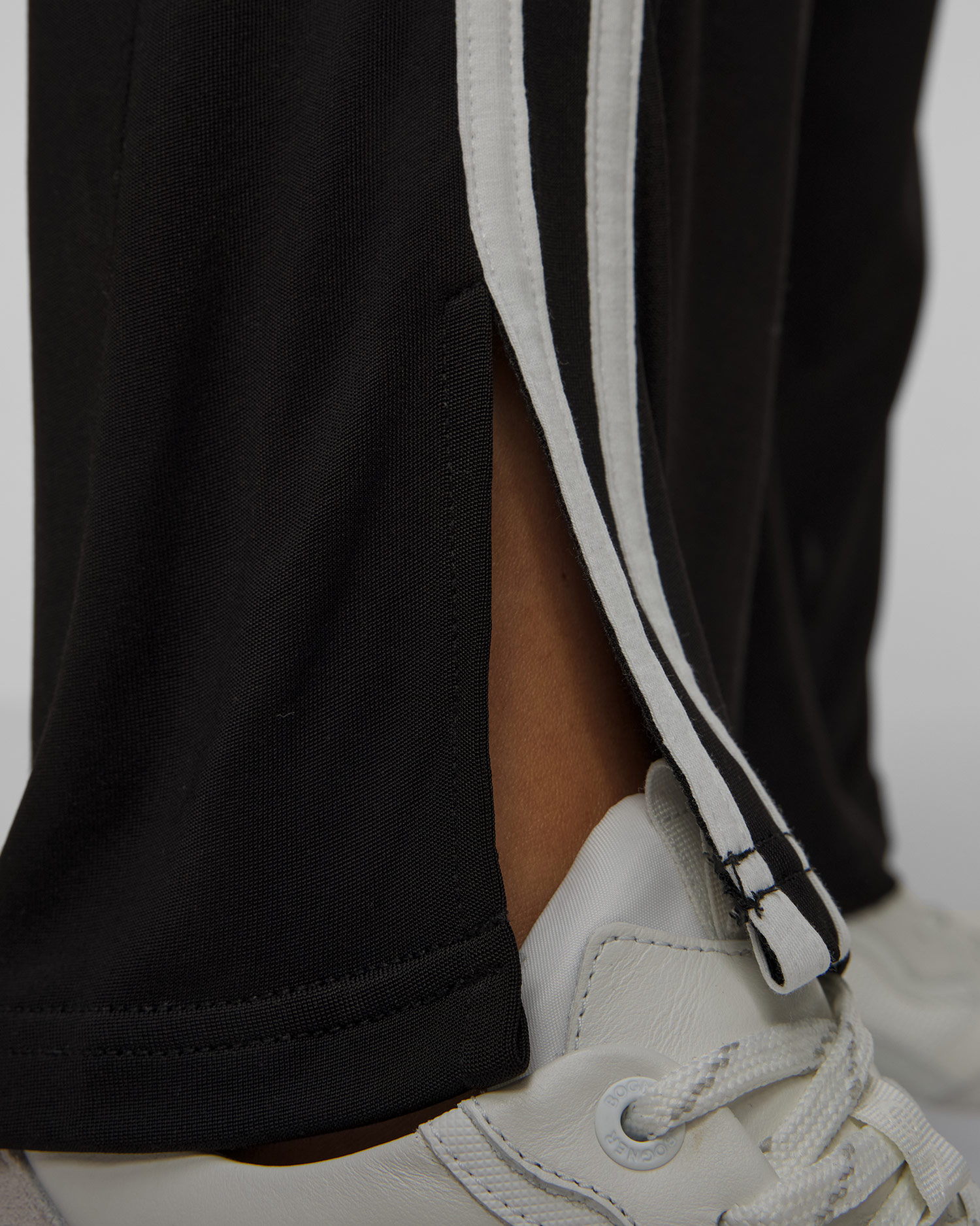 Dámske čierne nohavice The Upside Roma Pant