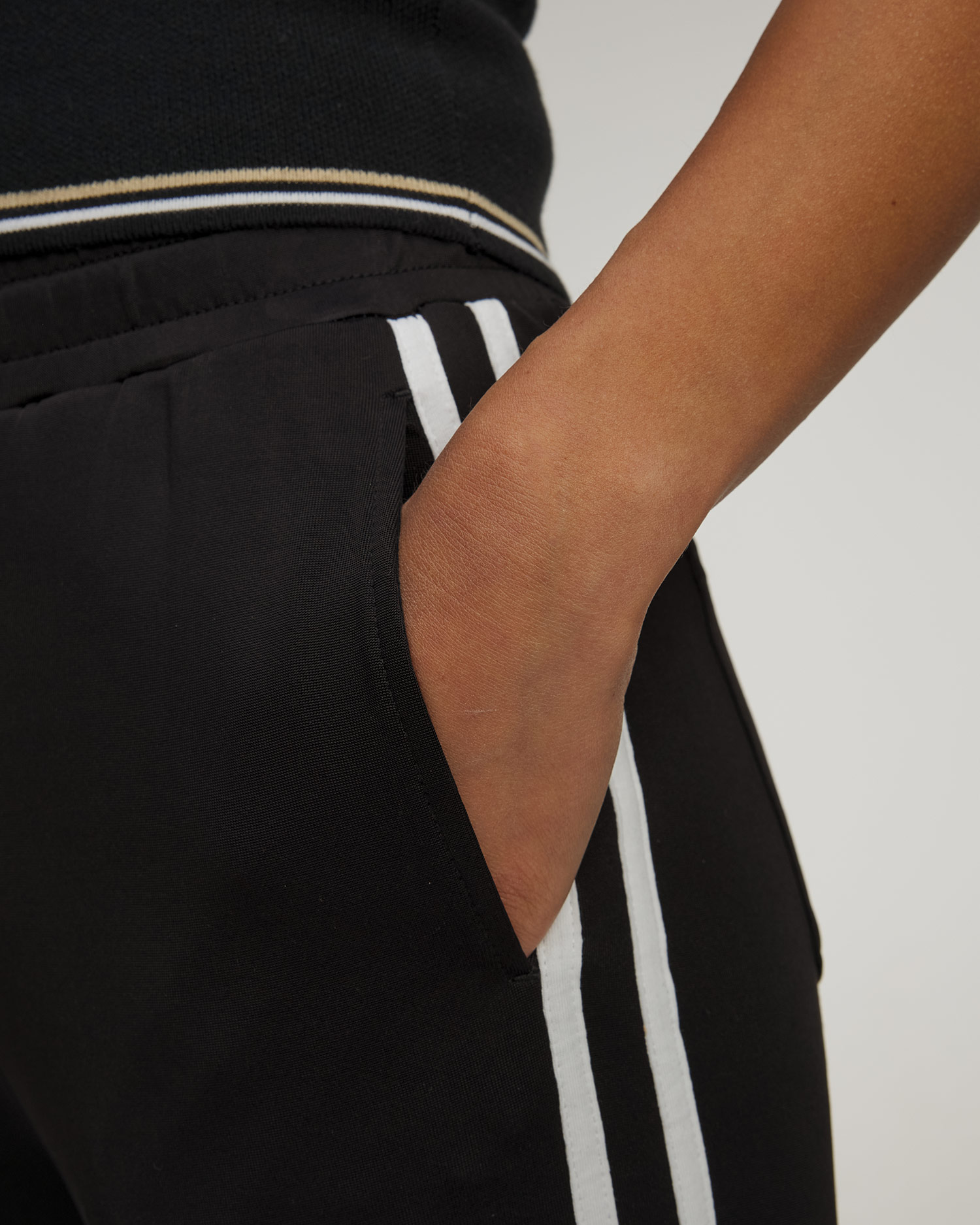 Dámske čierne nohavice The Upside Roma Pant