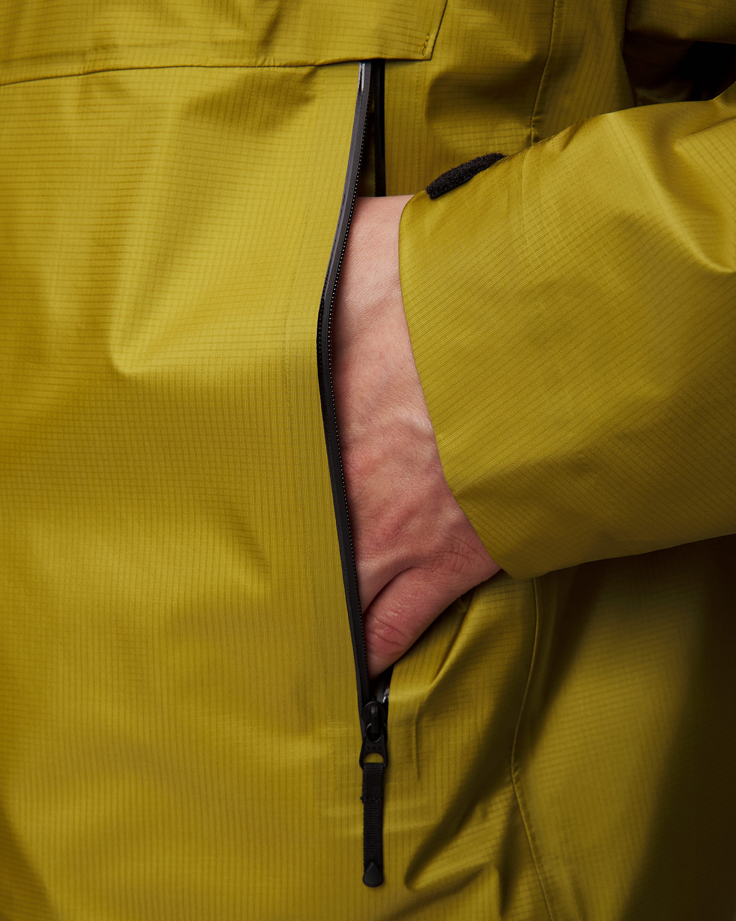 Veste à membrane jaune pour hommes Goldwin GORE-TEX 3L Aqua Tect Jacket