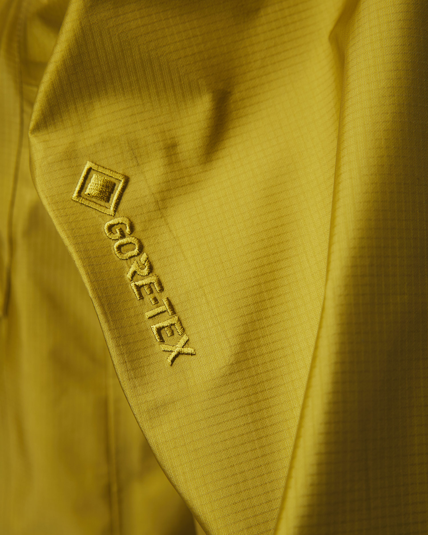 Veste à membrane jaune pour hommes Goldwin GORE-TEX 3L Aqua Tect Jacket