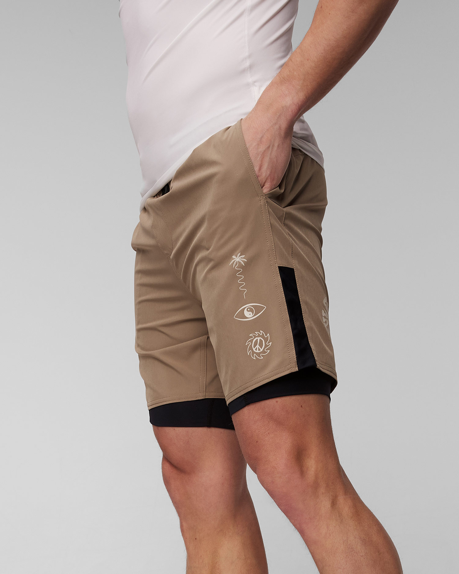 Beżowe spodenki męskie Quiksilver Omni Training Short 17