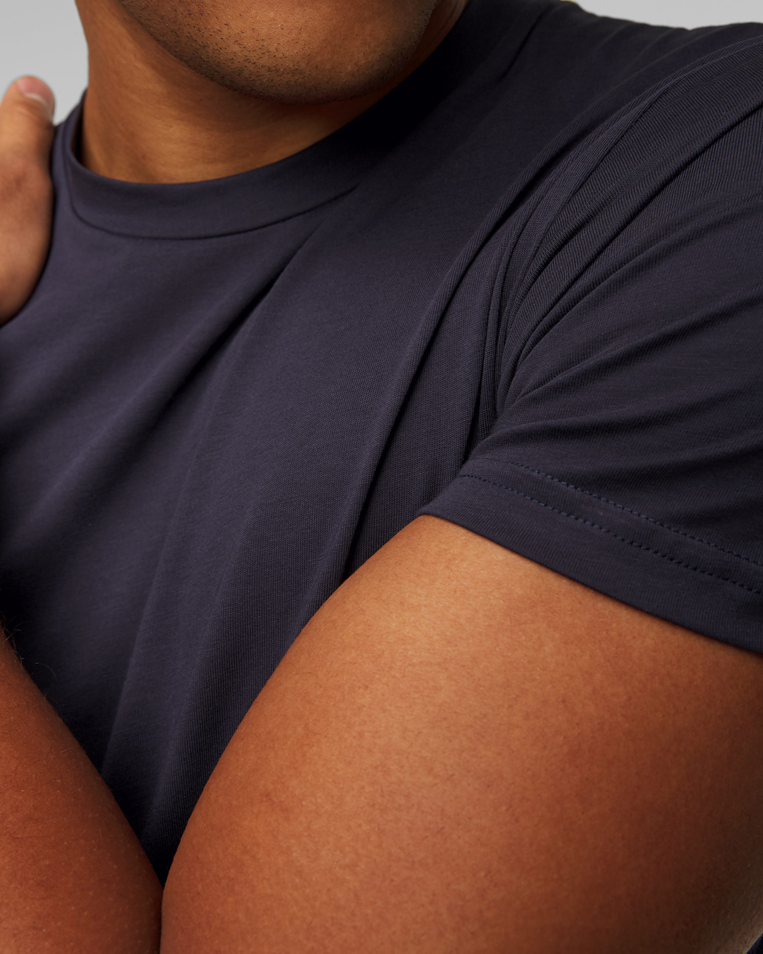 T-shirt bleu marine pour hommes Sunspel 