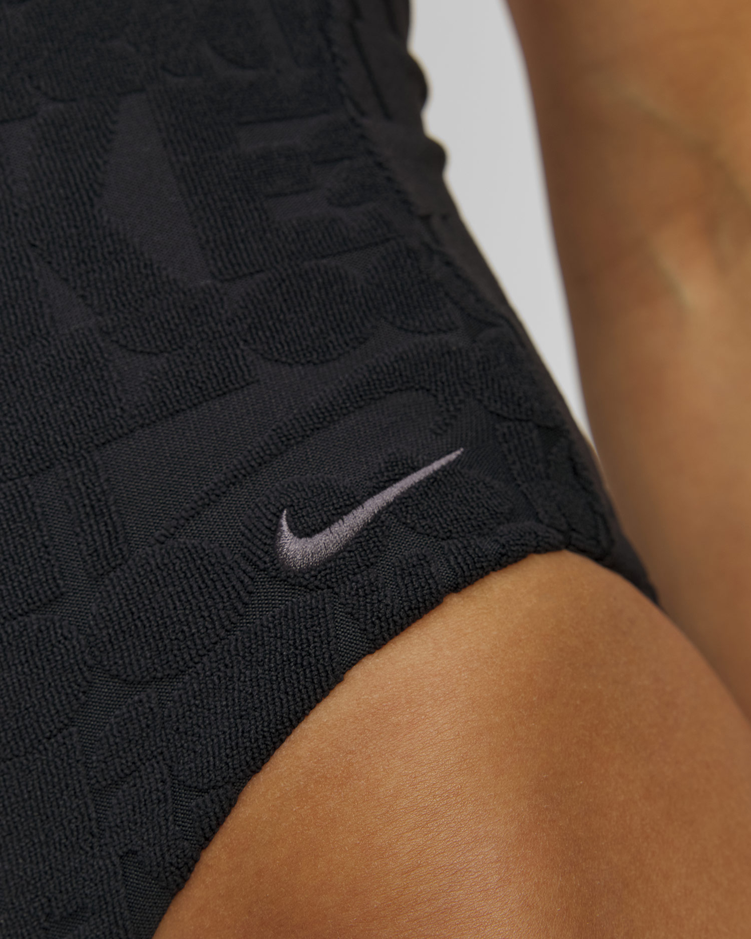 Dámske čierne jednodielne plavky Nike Swim Nike Retro Flow Terry