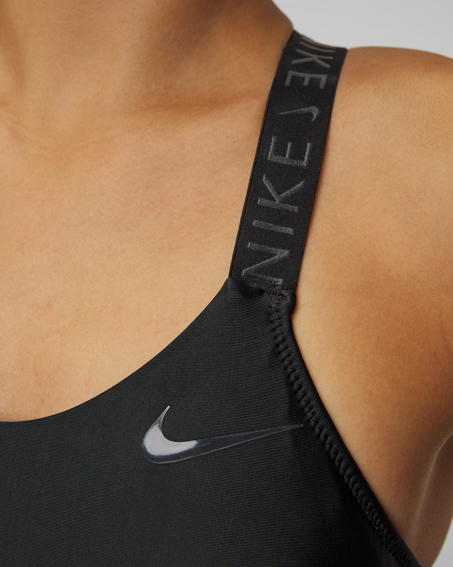 Dámske čierne jednodielne plavky Nike Swim Fitness Nike Hydralock Fusion Long Sleeve Zip Top