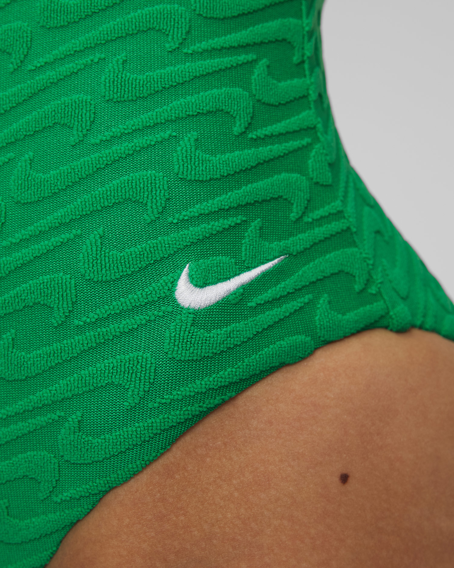 Dámske zelené jednodielne plavky Nike Swim Sport Style Nike Swoosh Link Y-Back One Piece