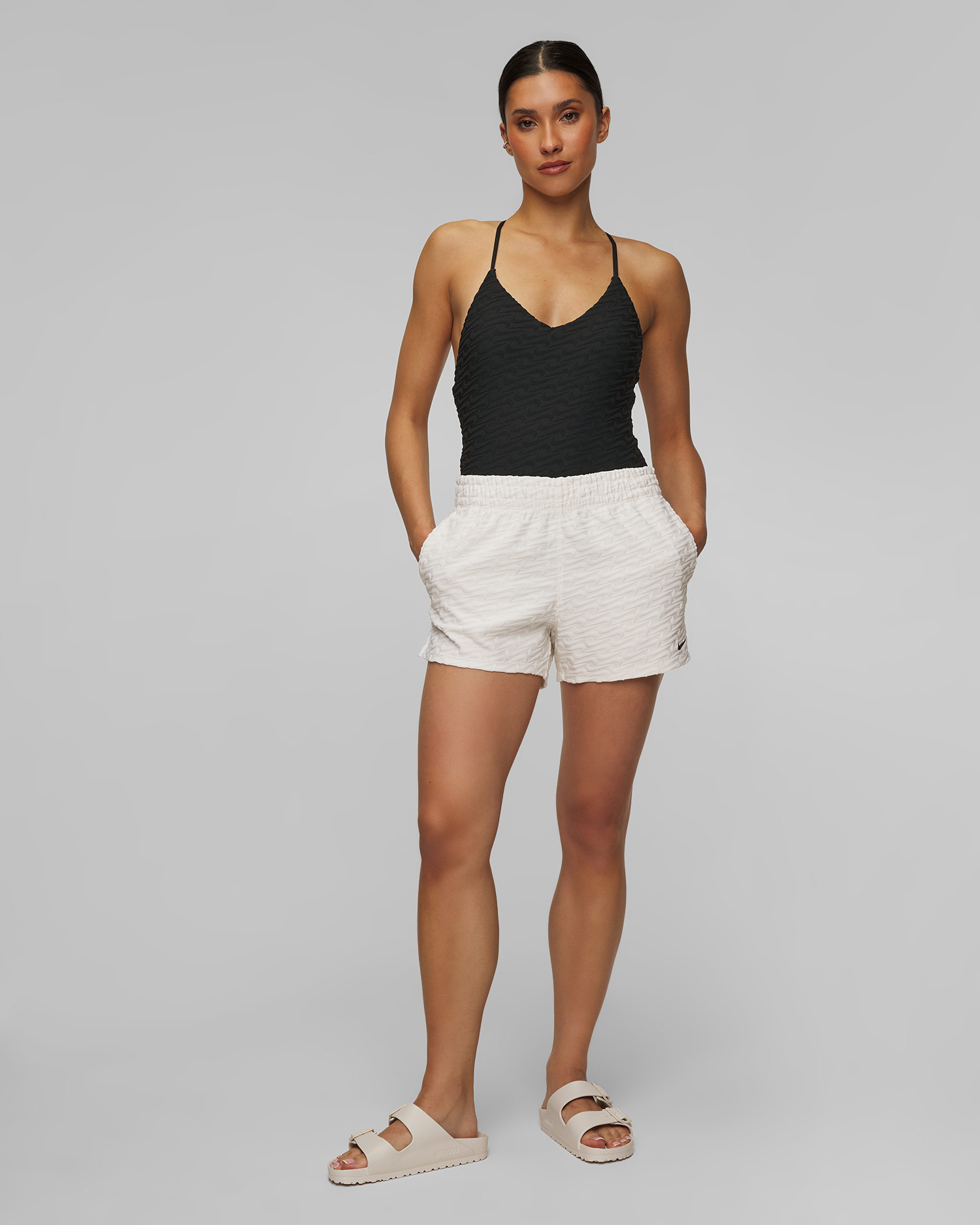 Białe szorty kąpielowe damskie Nike Swim Cover-Ups Nike Swoosh Link Terry Short