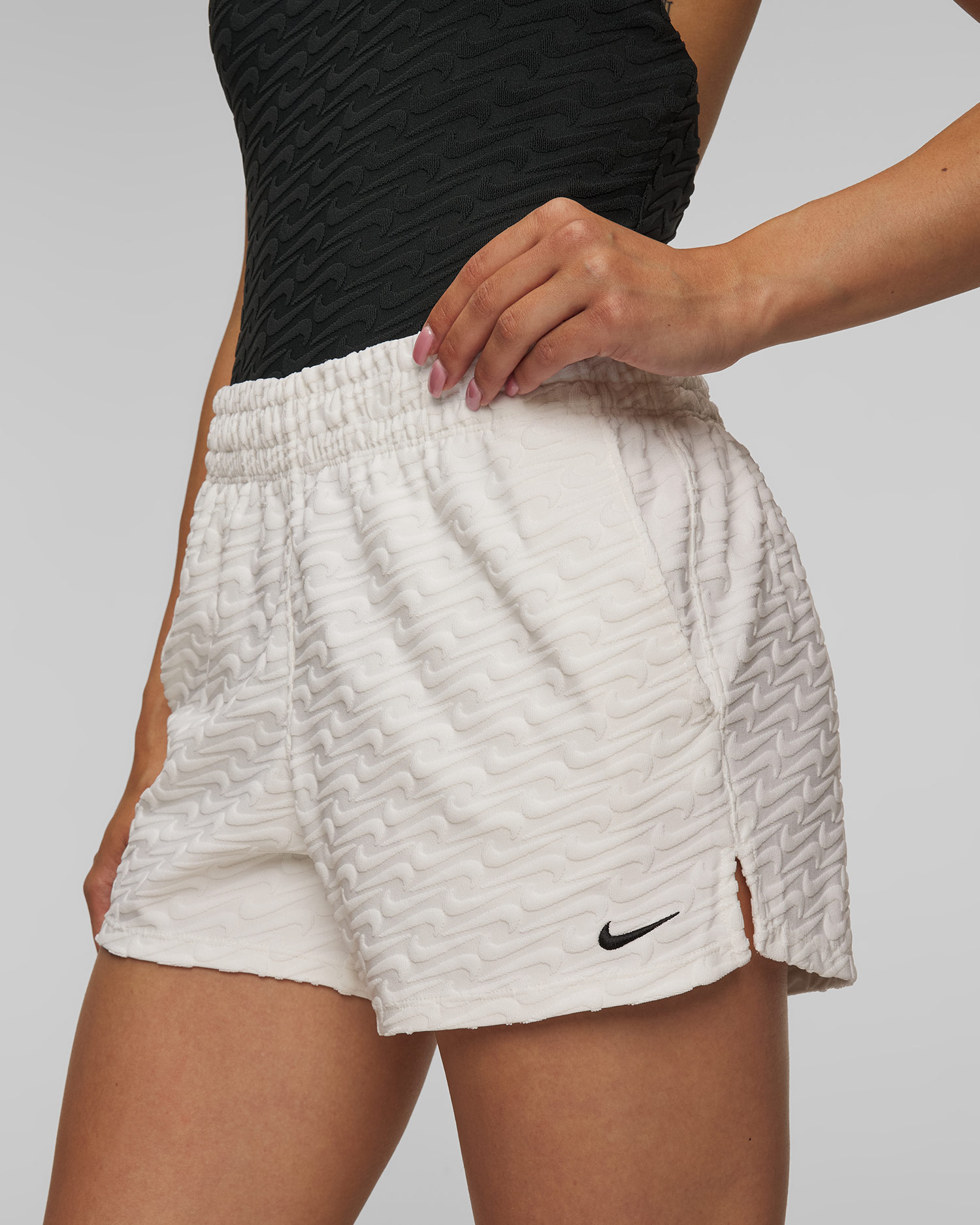 Białe szorty kąpielowe damskie Nike Swim Cover-Ups Nike Swoosh Link Terry Short