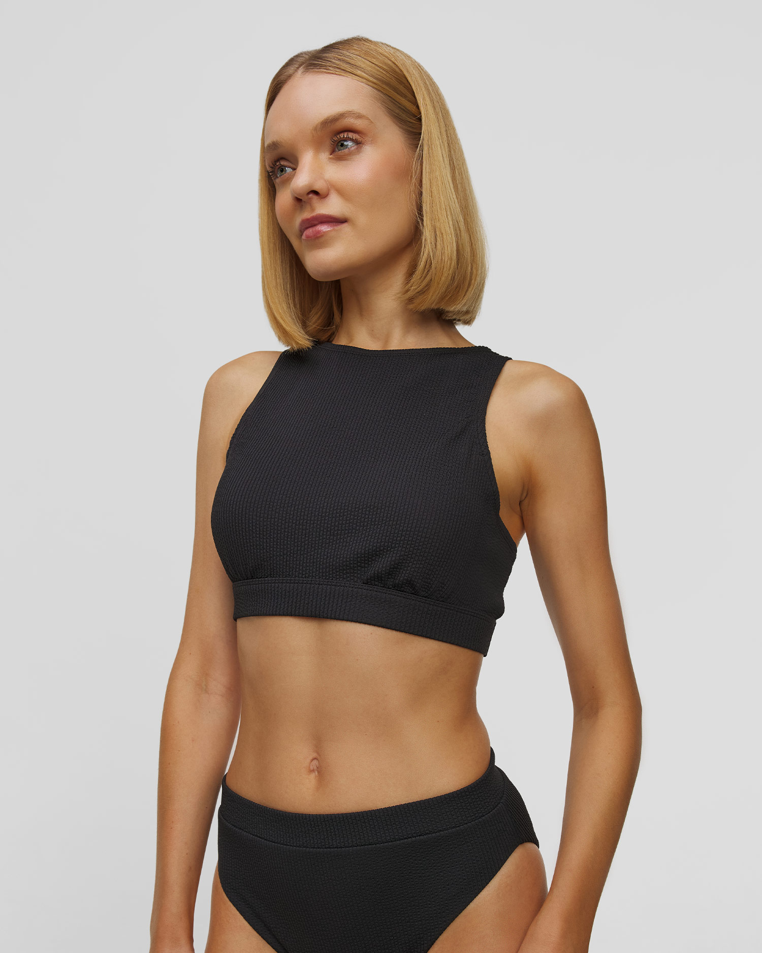 Horný diel dámskych plaviek Nike Swim Sport Style Nike Elevated Essential High Neck Bikini Top čierny