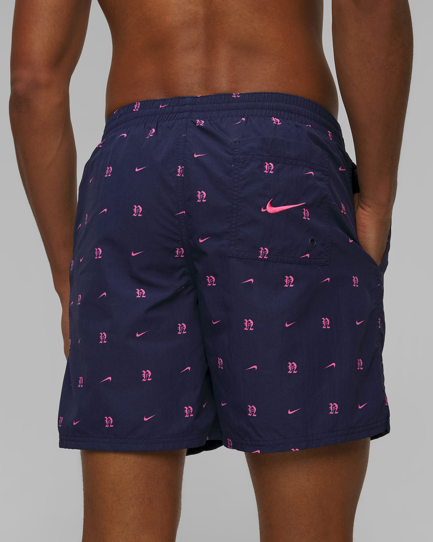 Nike Swim Better Icon Nike Luxe Letter 7" Volley Short Badeshorts für Herren in Marineblau