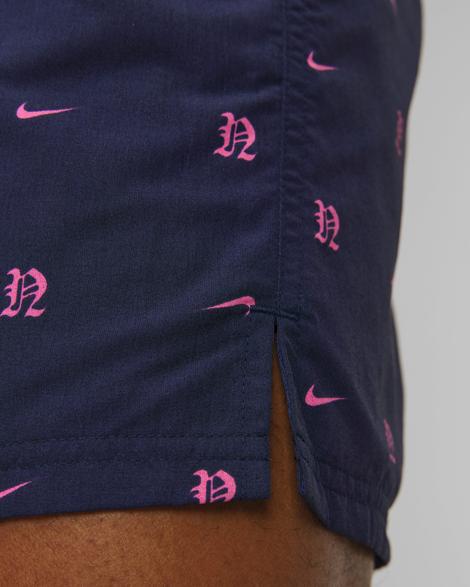 Nike Swim Better Icon Nike Luxe Letter 7" Volley Short Badeshorts für Herren in Marineblau