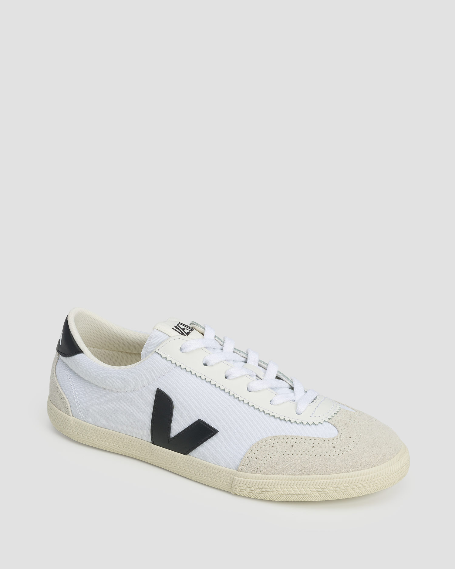 Women's shoes Veja Volley white