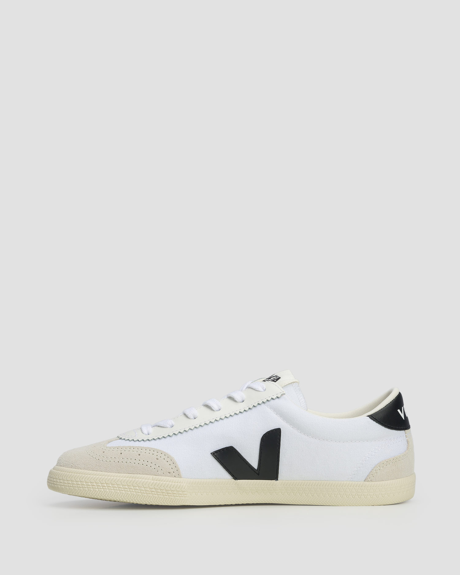Women's shoes Veja Volley white