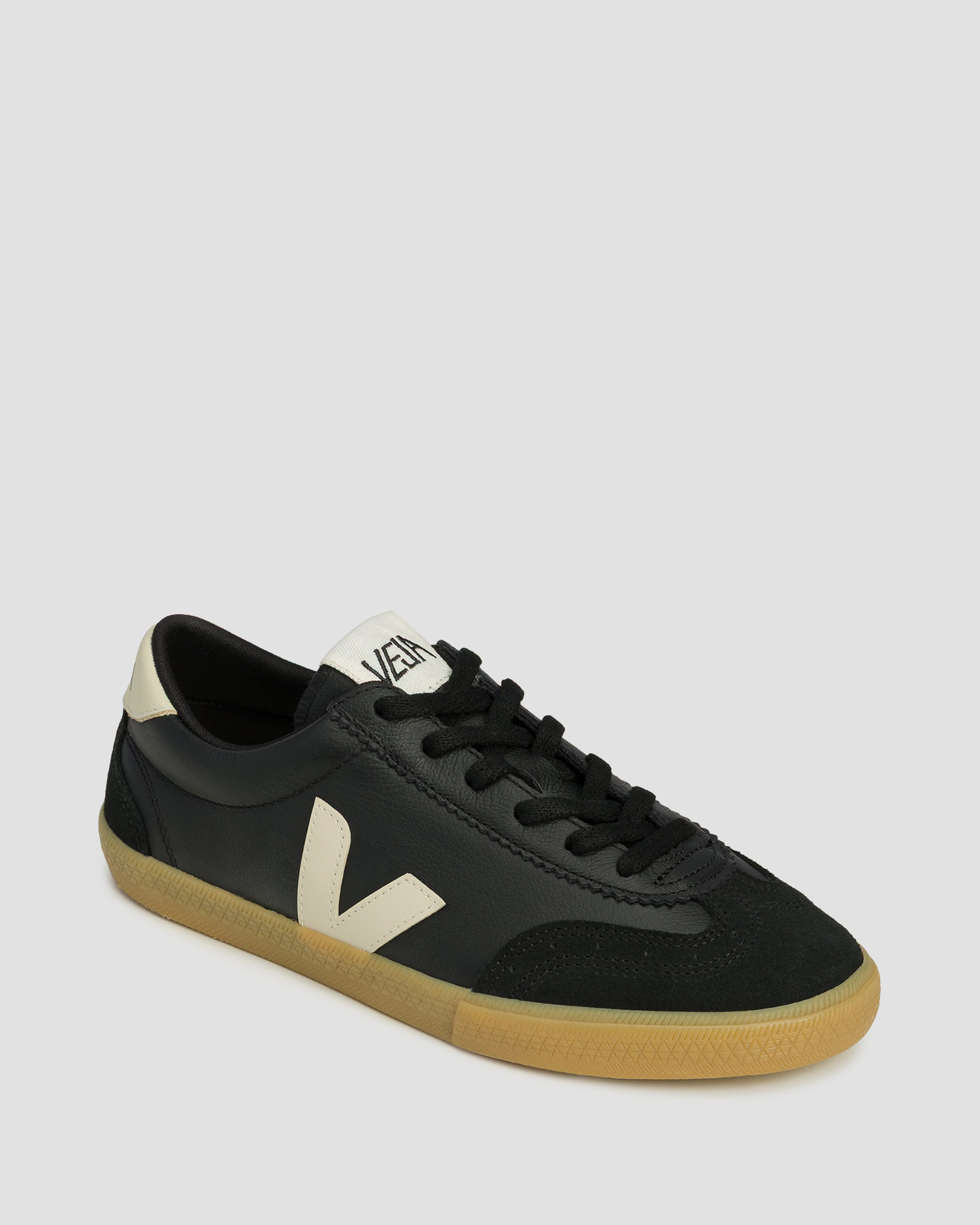 Chaussures noires pour hommes Veja Volley O.T. Leath