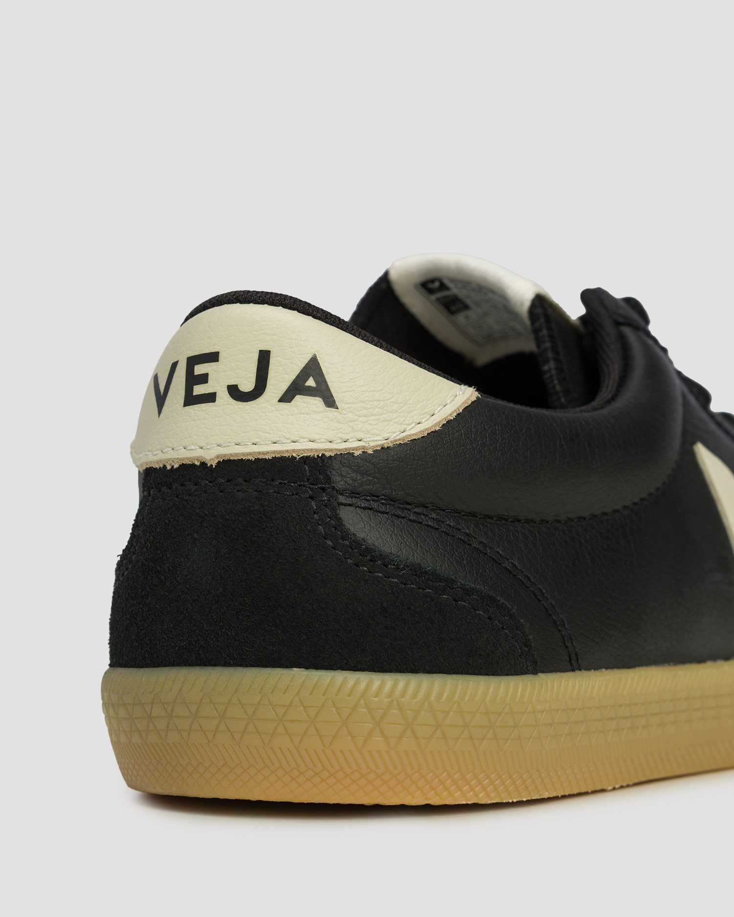 Dámské boty Veja Volley O.T. Leath v Černé Barvě
