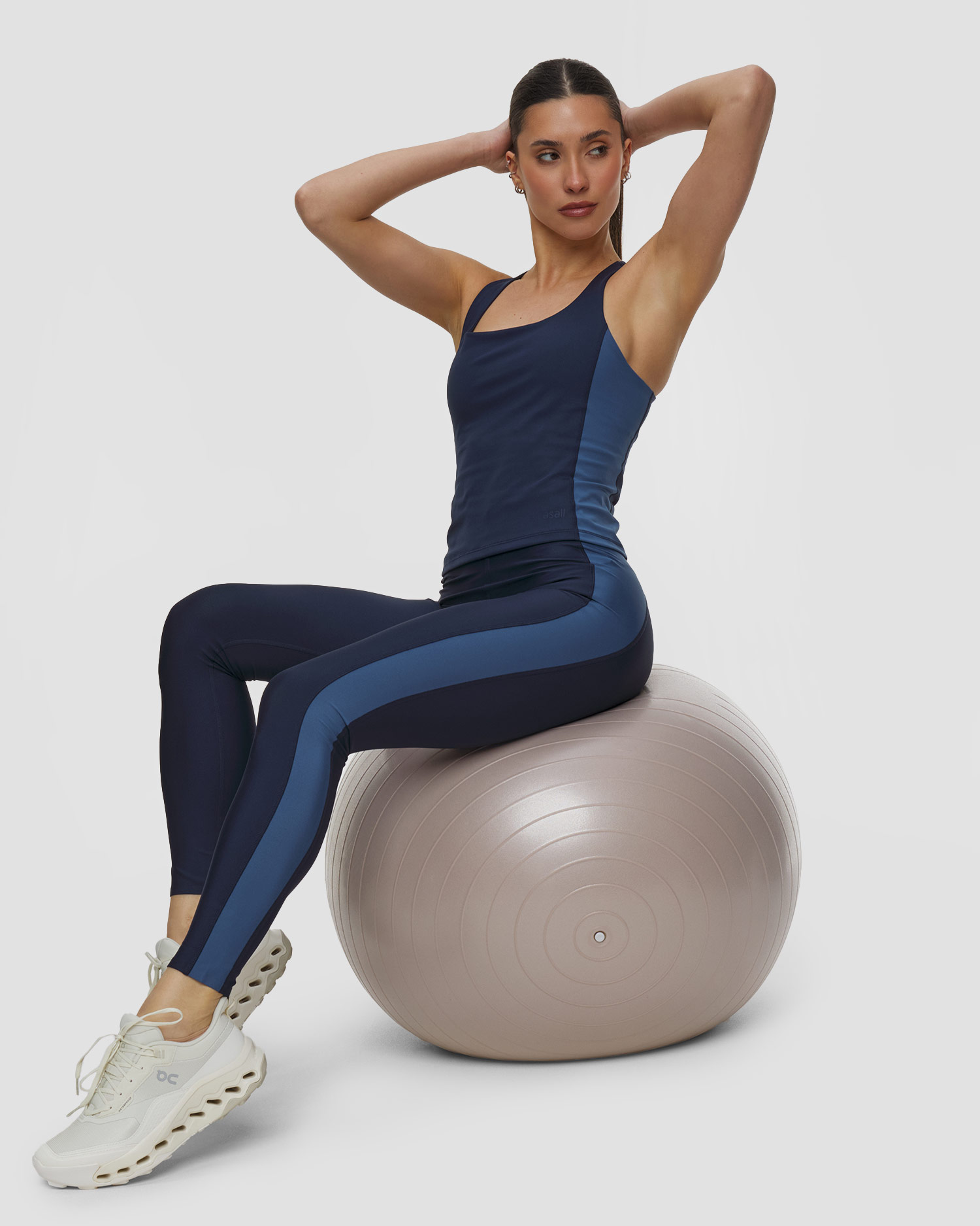 Tmavě modrá dámská sportovní podprsenka Casall Shaped Block Built In Bra Tank