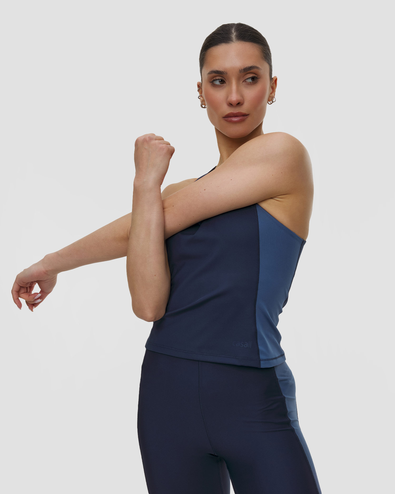 Tmavě modrá dámská sportovní podprsenka Casall Shaped Block Built In Bra Tank
