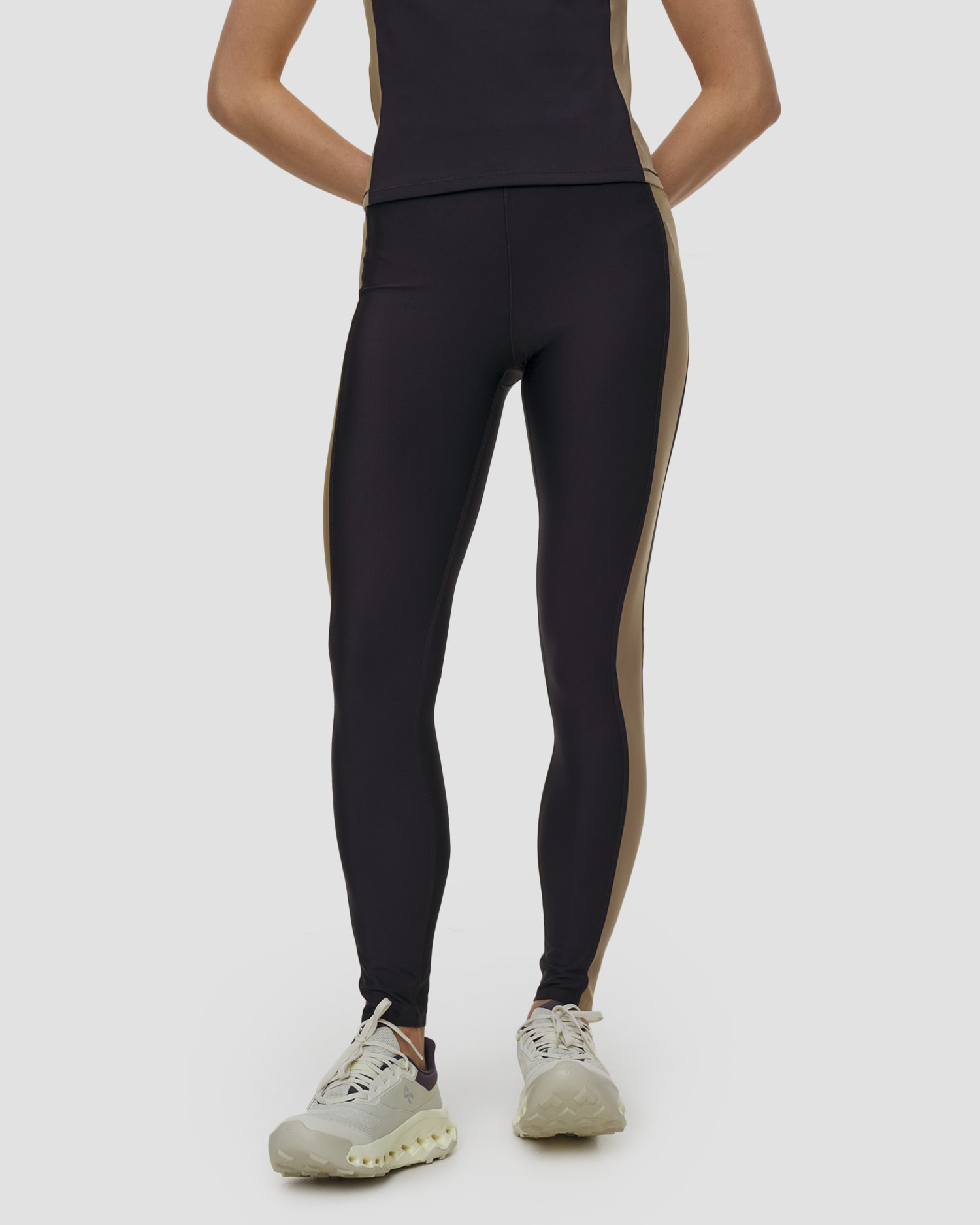 Dámské sportovní legíny Casall Shaped Block High Waist Tights, Barva/Vzor: Czarny,Złoty