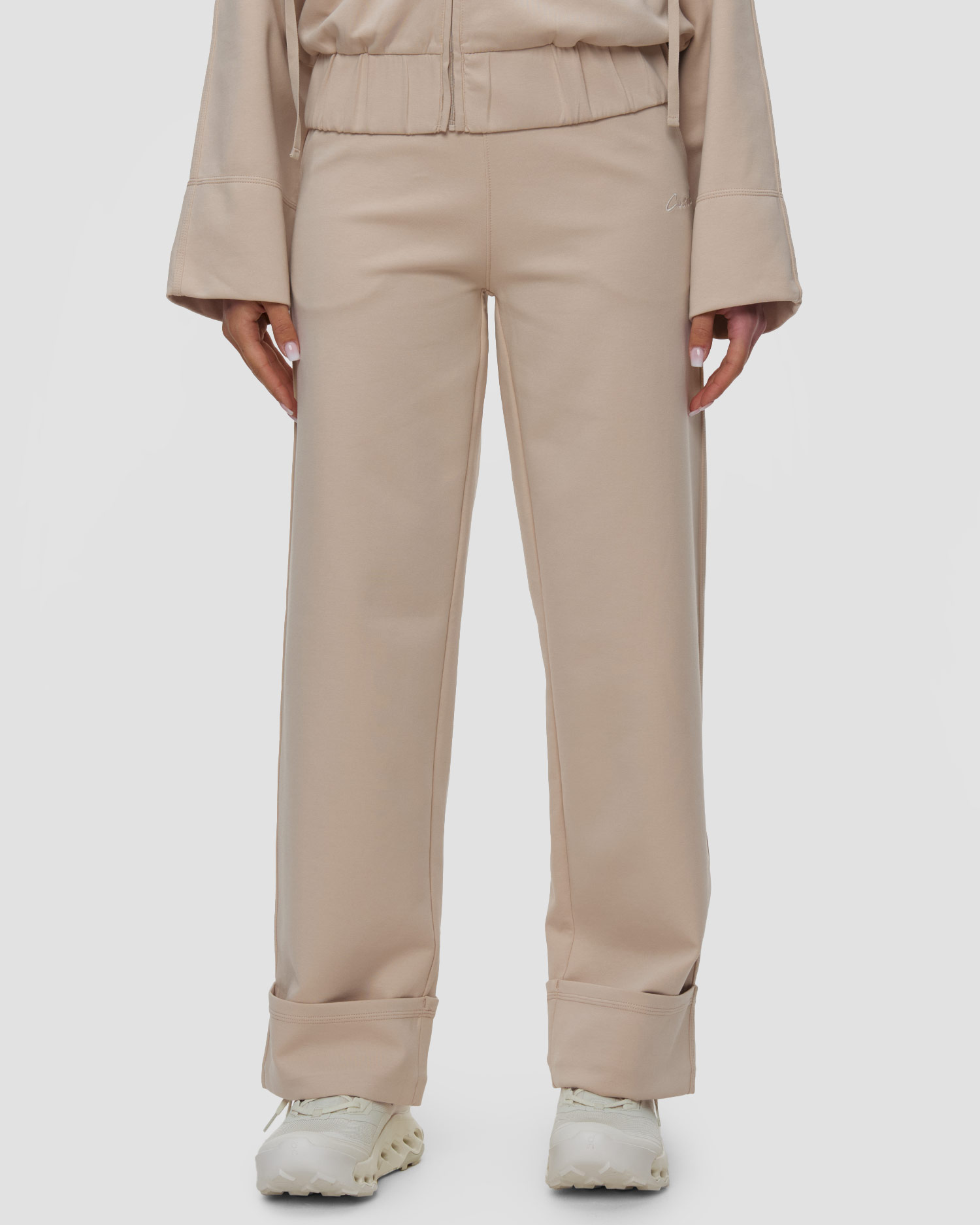 Casall Aria Turn Up Straight Jogger Damen-Jogginghose in Beige