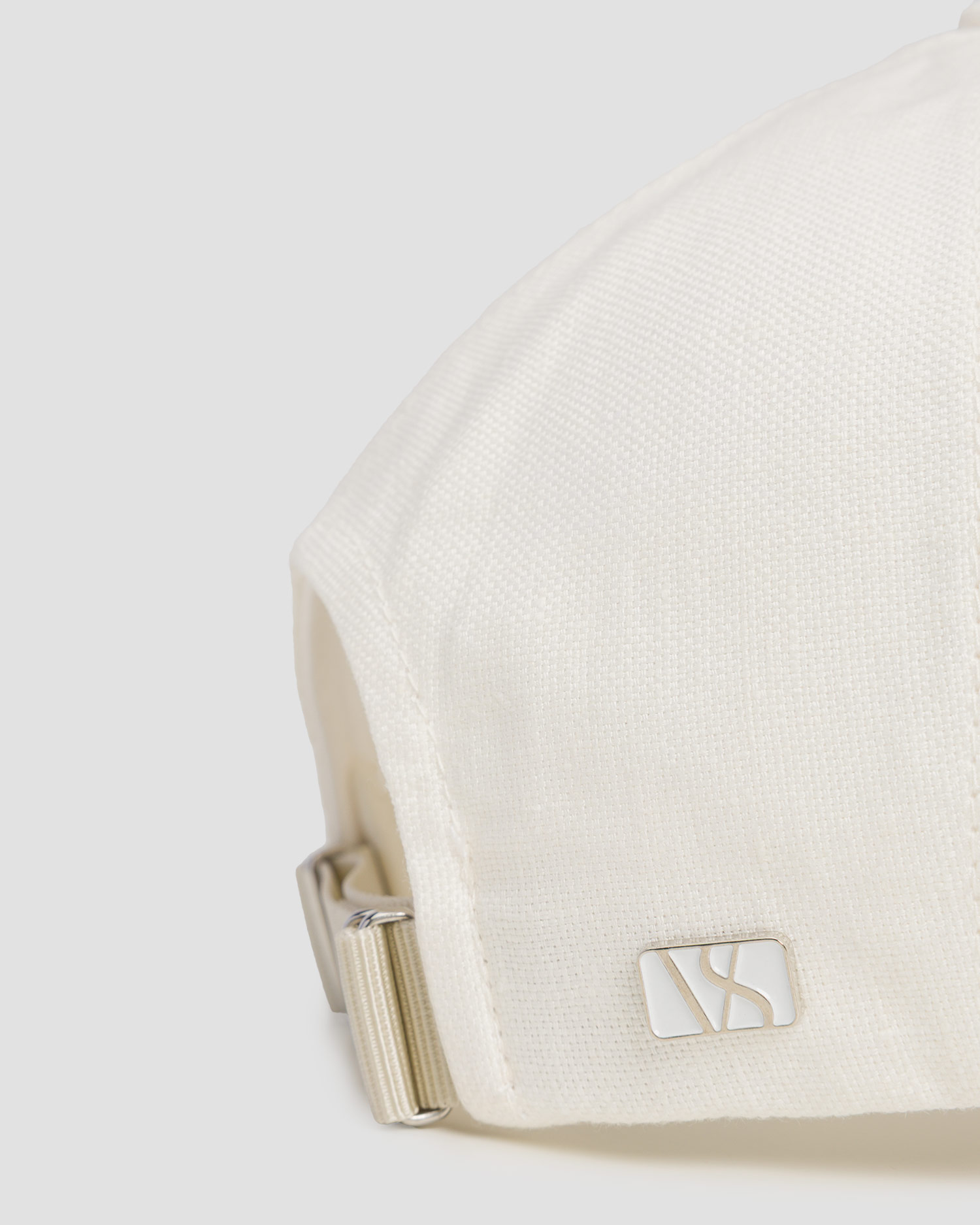 Lněná kšiltovka Varsity Linen Legacy Structured v Bílé Barvě