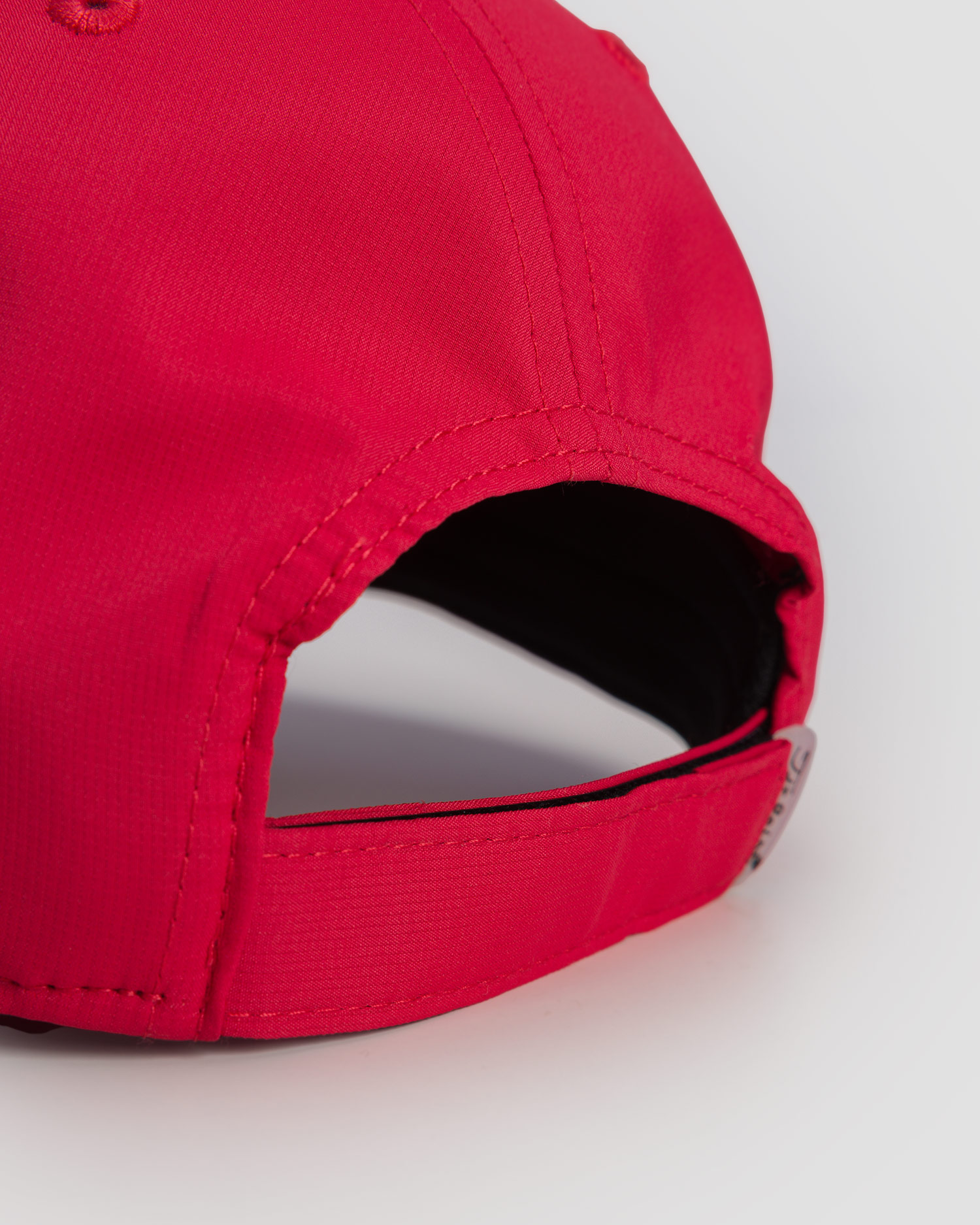 Červená kšiltovka Titleist Players Performance Ball Marker