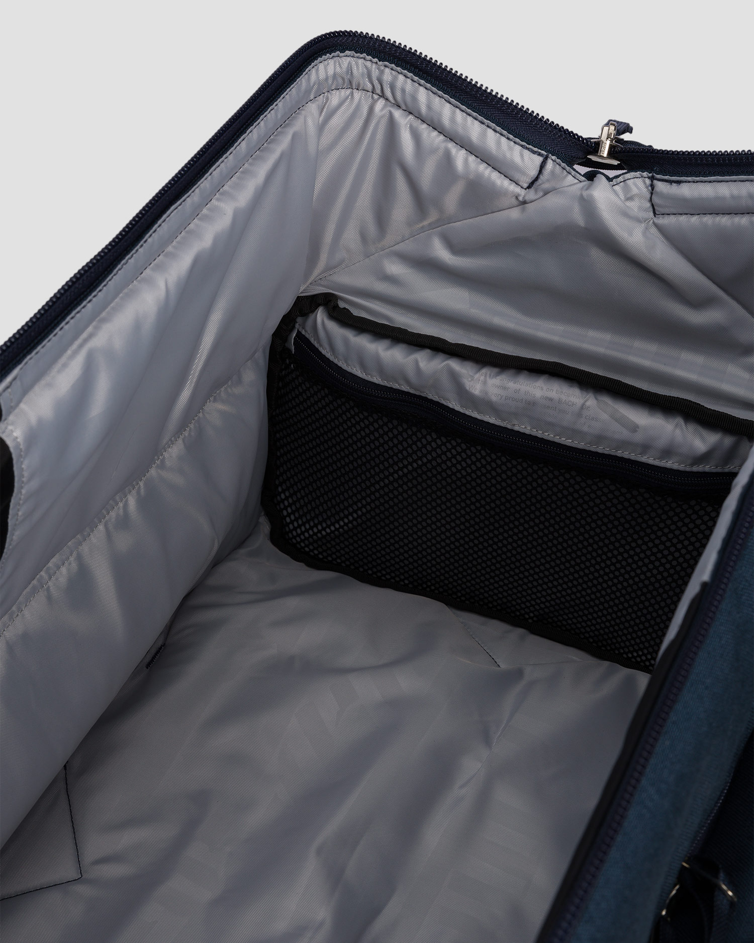 Tmavomodrá cestovná taška 2v1 Bach Dr. Duffel 40