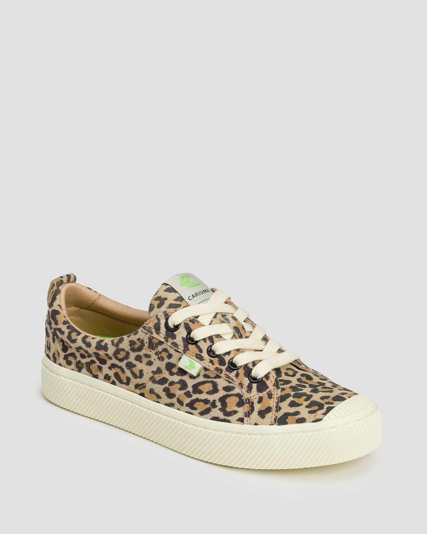 Sneakersy zamszowe damskie Cariuma OCA Low Leopard Print Suede
