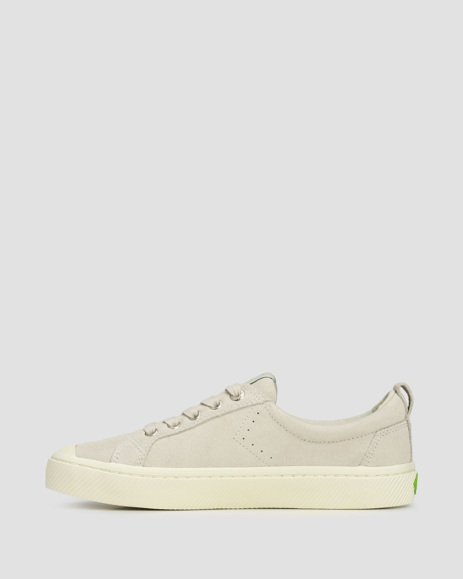 Trampki zamszowe damskie Cariuma OCA Low Vintage White Suede