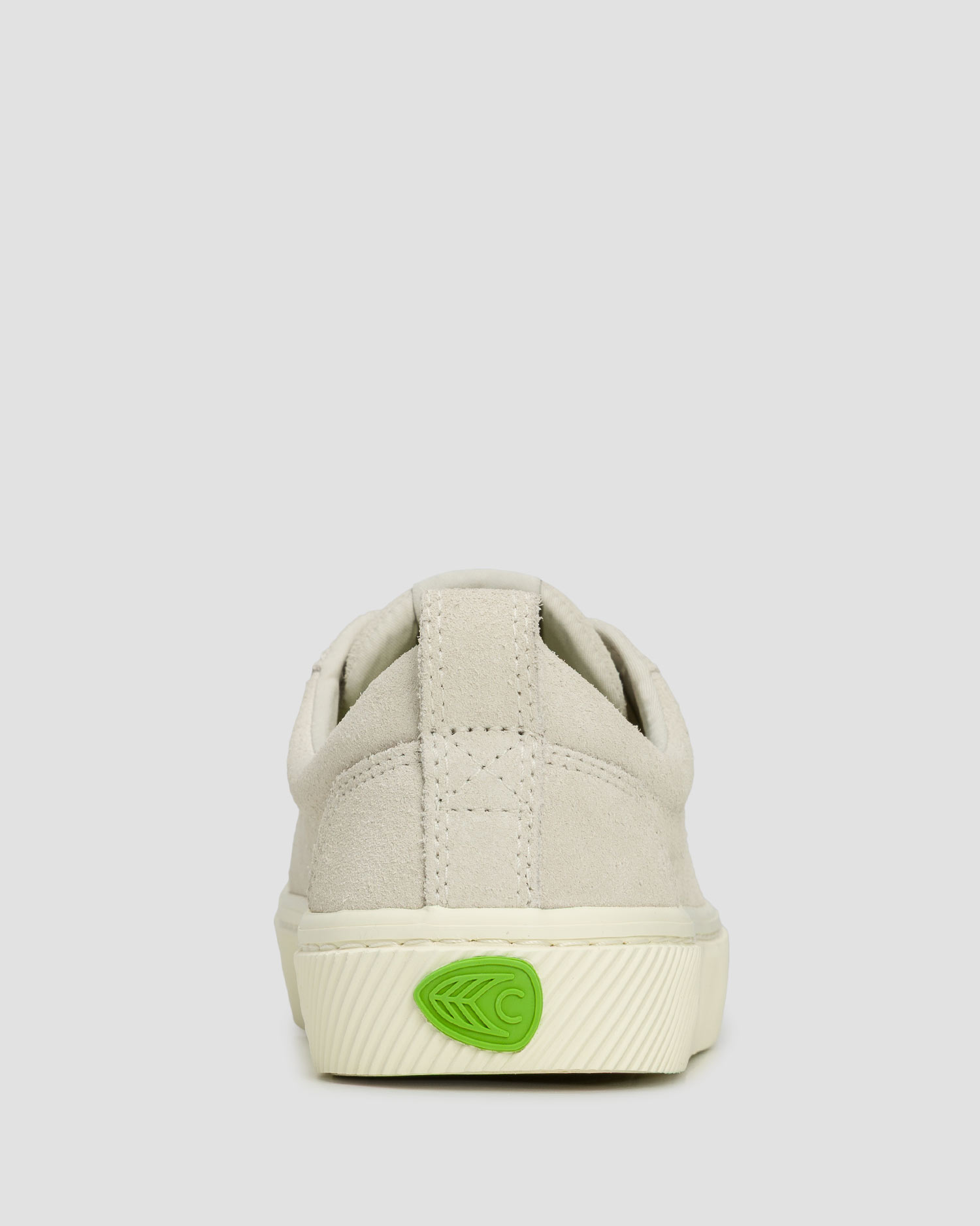 Trampki zamszowe damskie Cariuma OCA Low Vintage White Suede