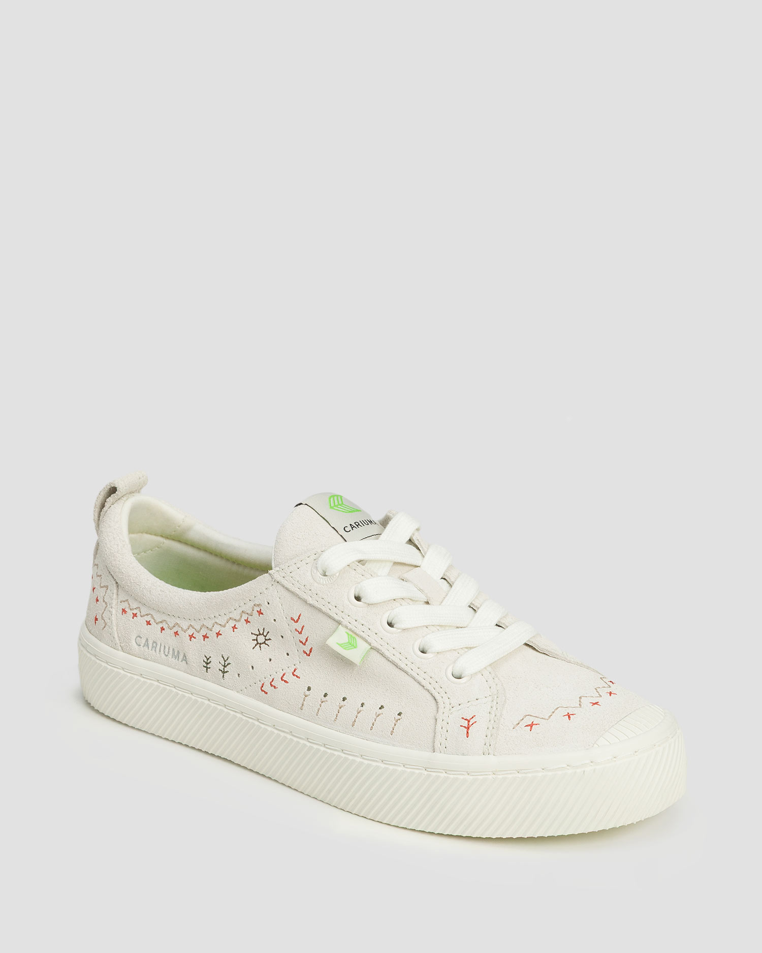 Baskets en daim Cariuma OCA Suede Smoke White Embroidered