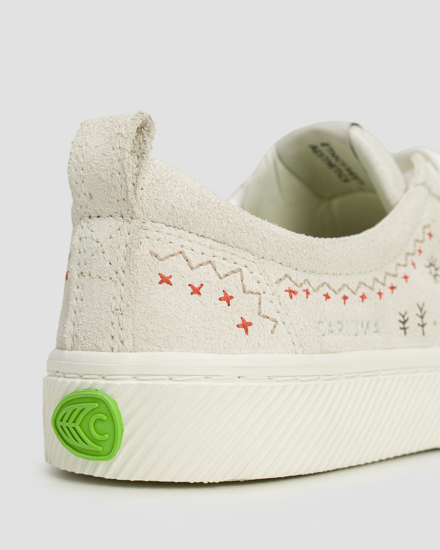 Kožené semišové trampky Cariuma OCA Suede Smoke White Embroidered