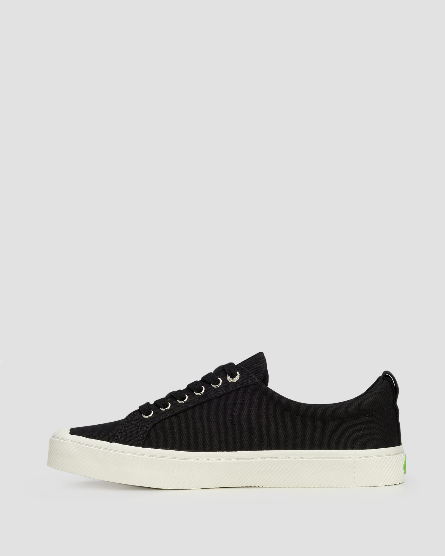Scarpe da ginnastica da uomo Cariuma OCA Low Black Canvas
