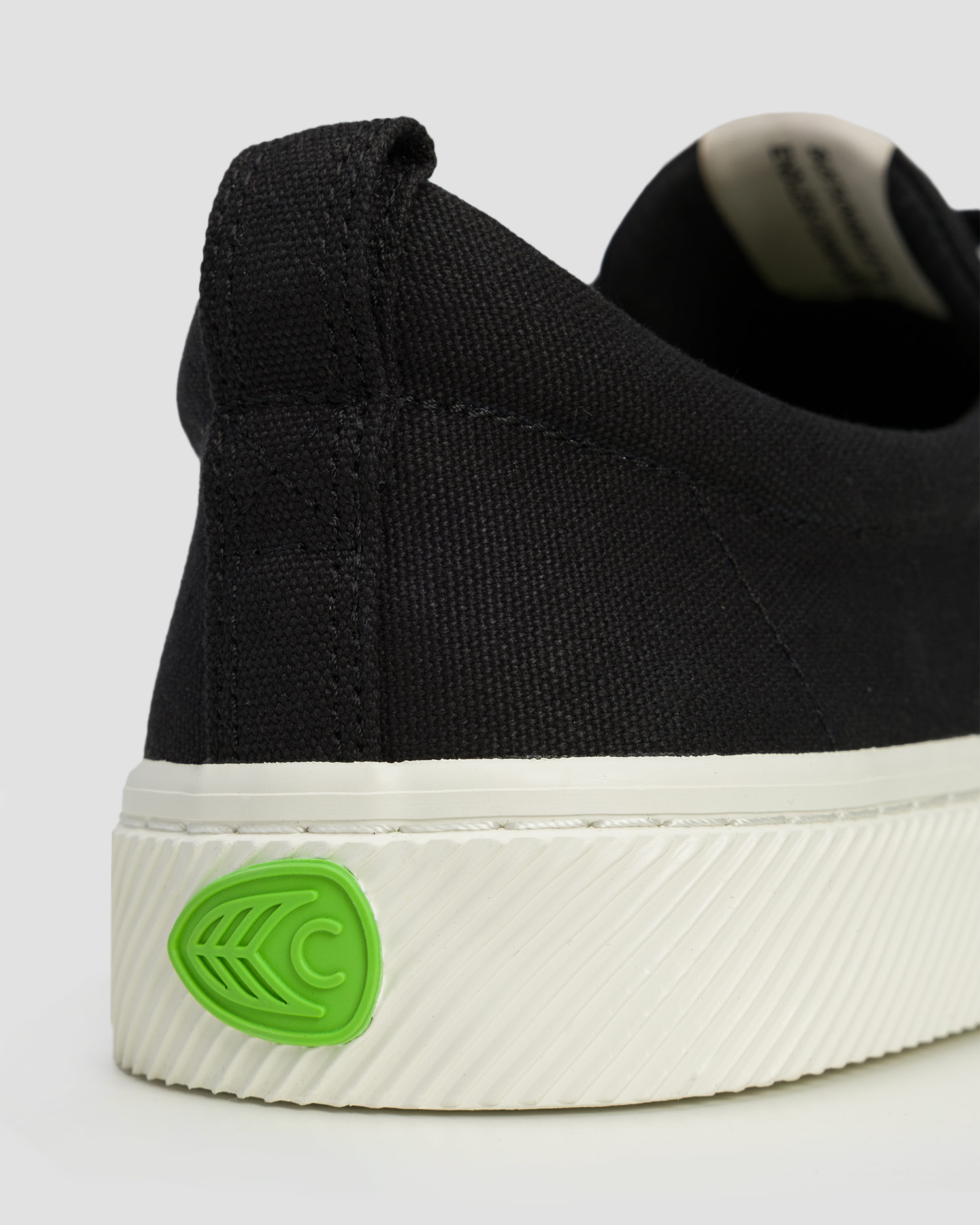 Scarpe da ginnastica da uomo Cariuma OCA Low Black Canvas