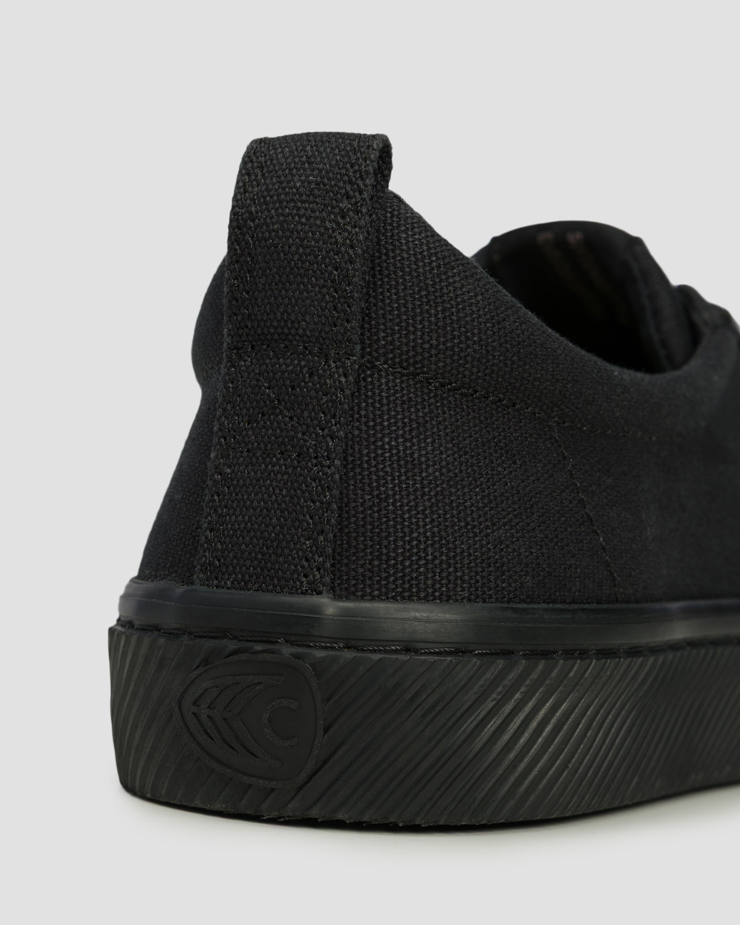 Scarpe da ginnastica Cariuma OCA Low All Black Canvas Unisex