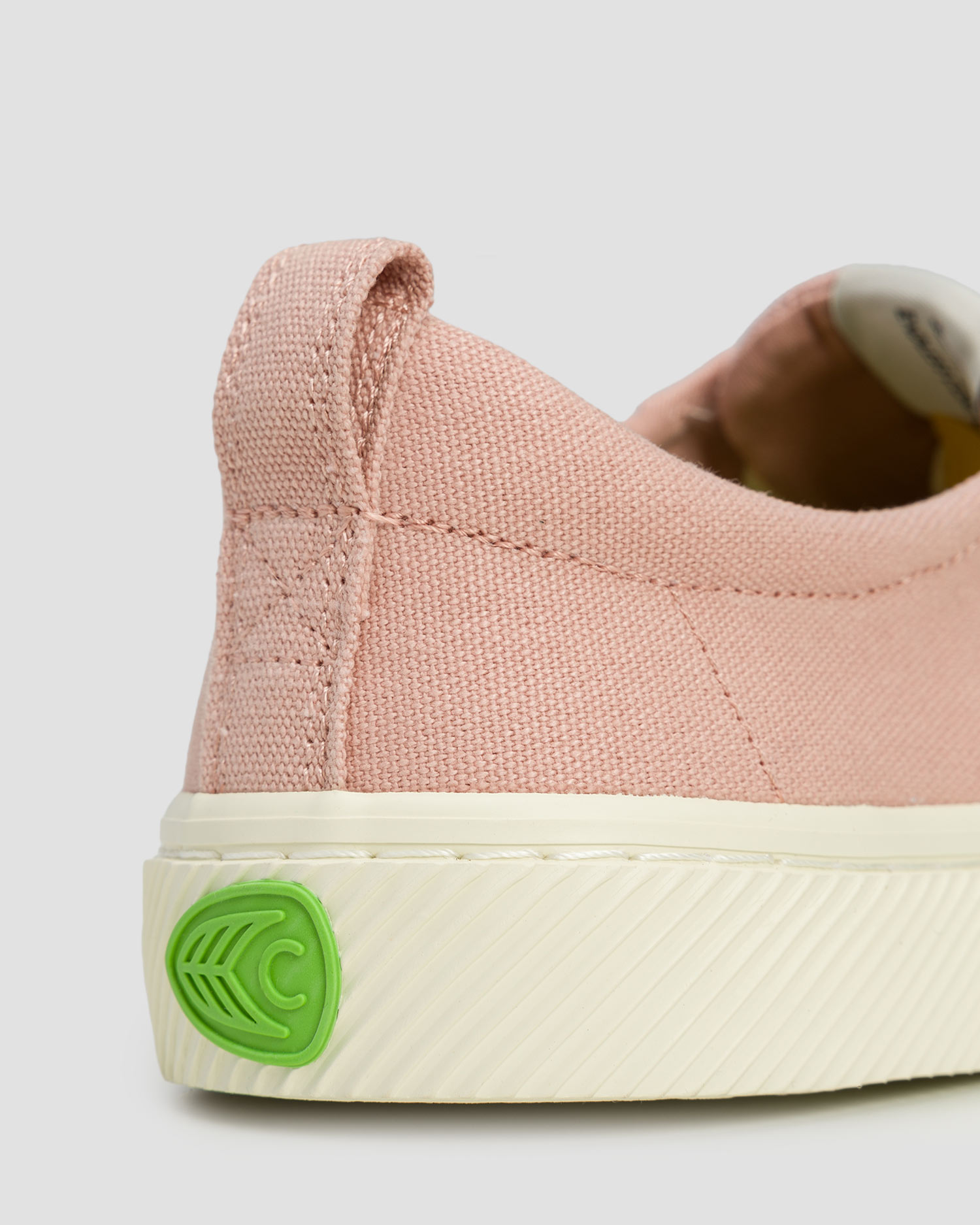 Cariuma OCA Low Rose Canvas Turnschuhe