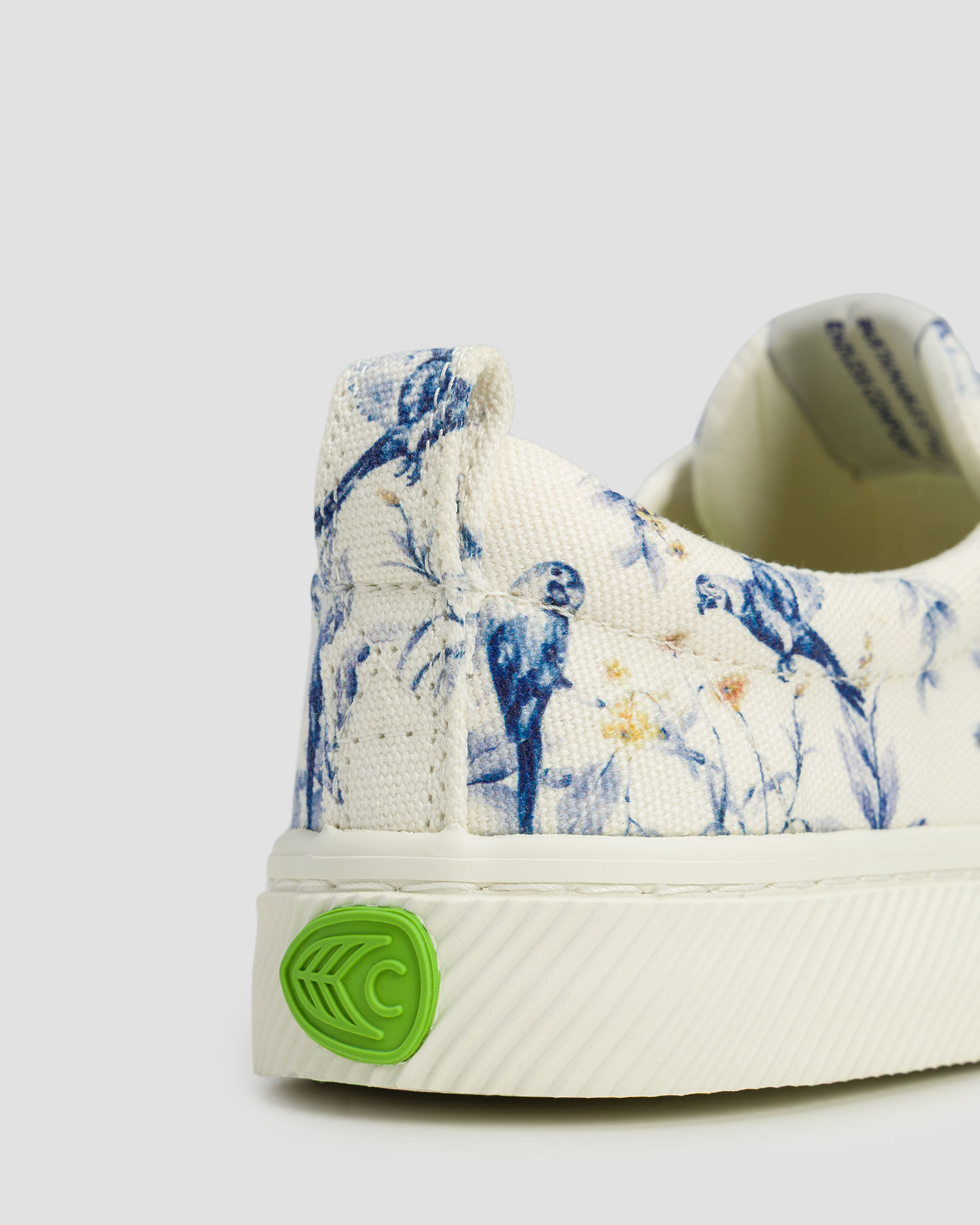 Dámské sportovní boty Cariuma OCA Low Canvas White Spectrum Blue Parrot Prin