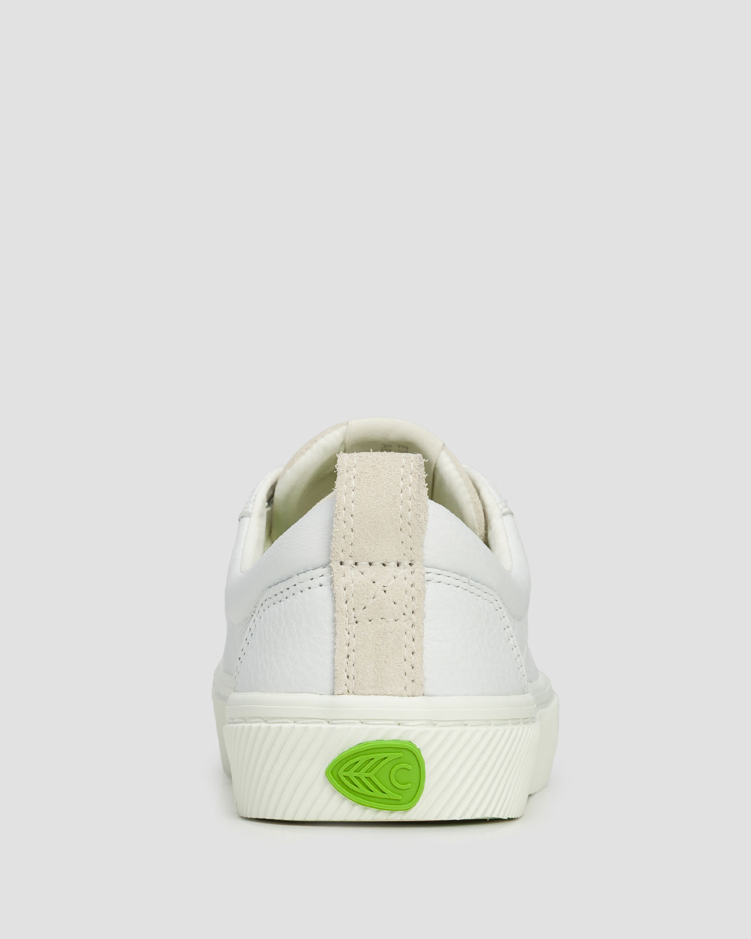 Adidași pentru femei Cariuma OCA Low White Premium Leather Vintage White Suede