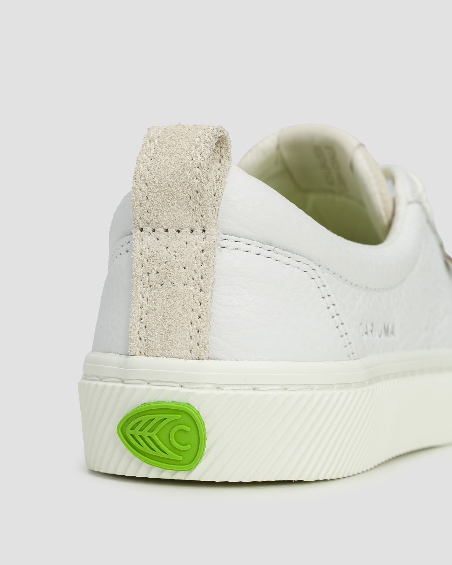 Adidași pentru femei Cariuma OCA Low White Premium Leather Vintage White Suede