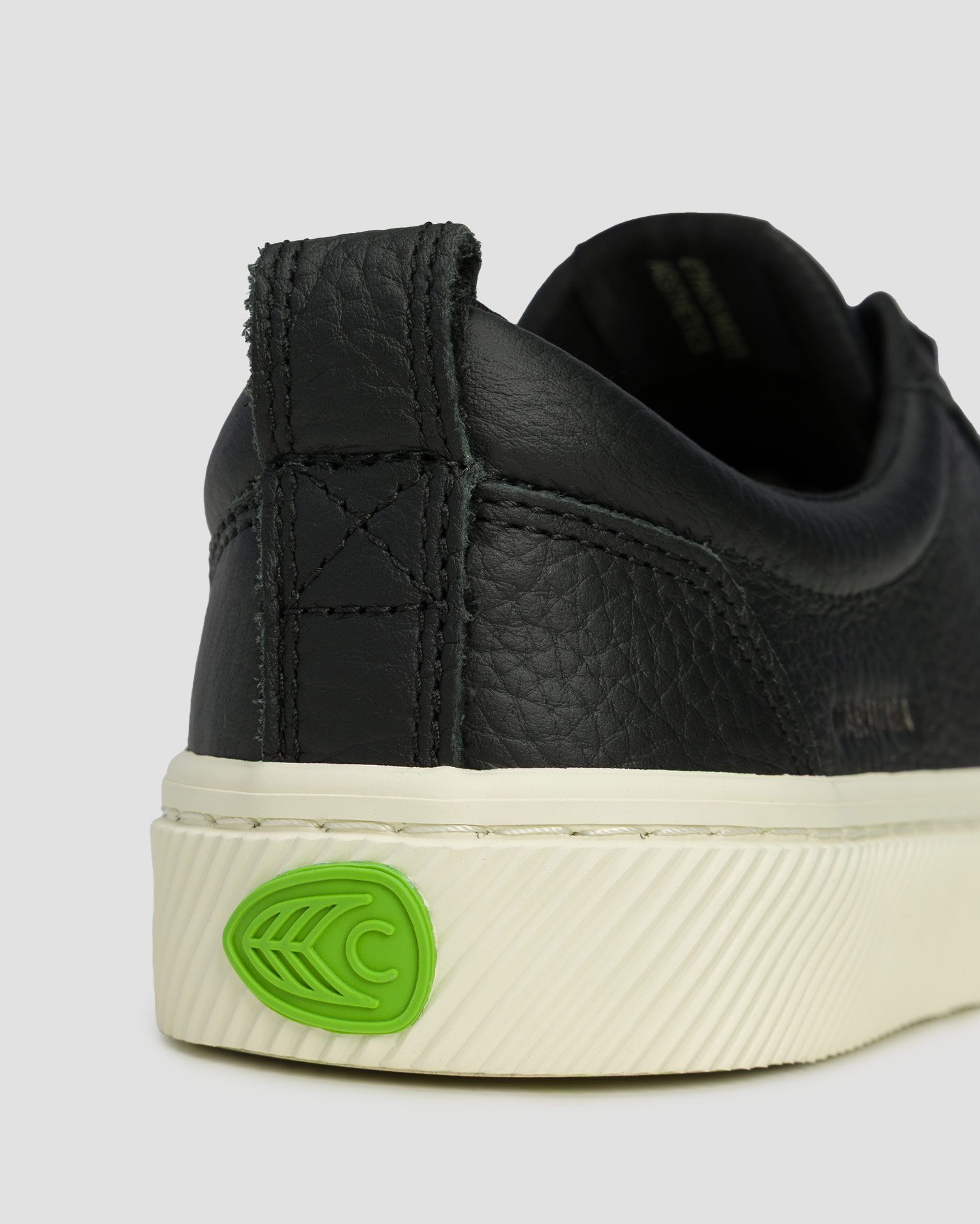 Adidași din piele Cariuma OCA Low Black Premium Leather Unisex