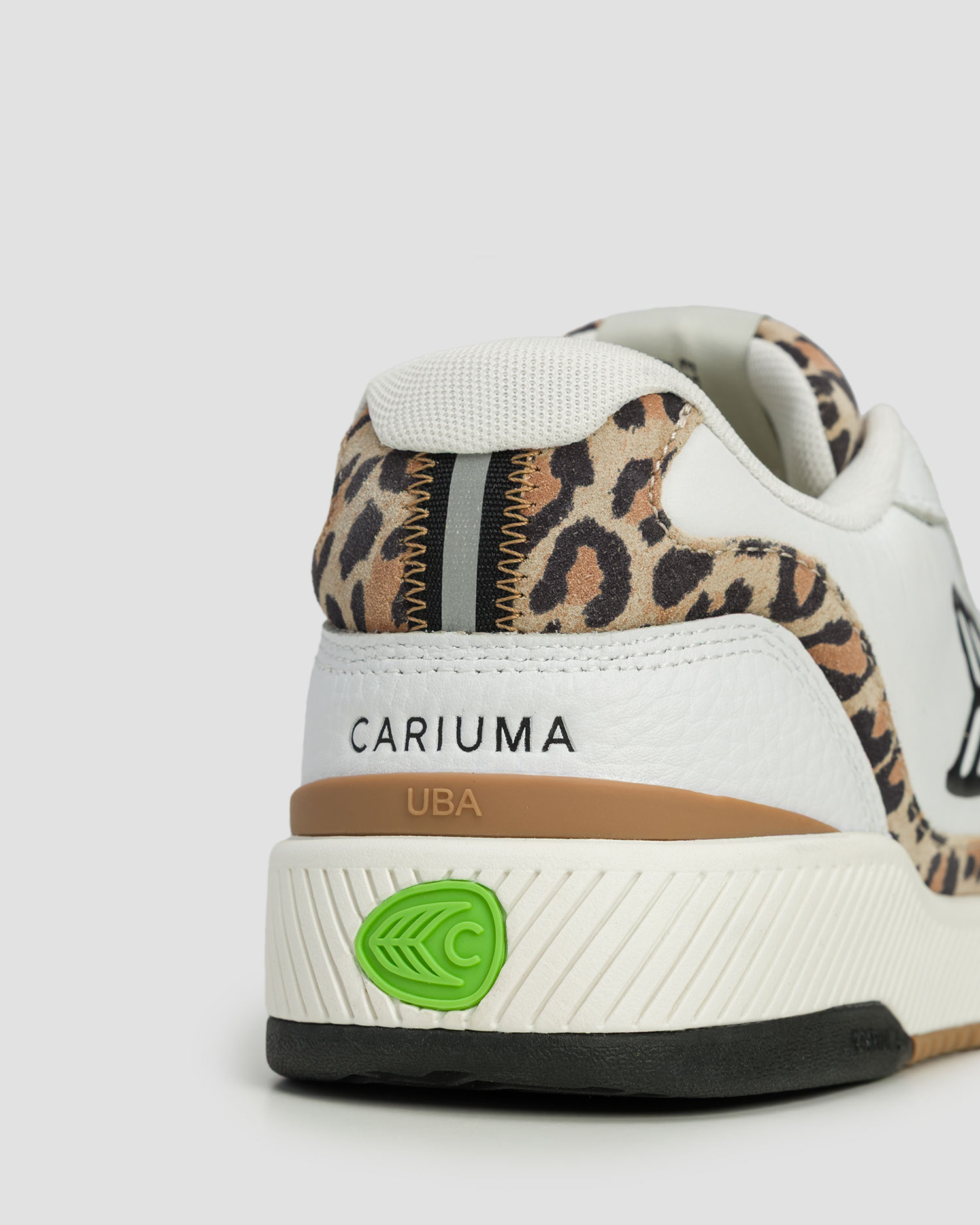 Sneakersy damskie skórzane Cariuma Uba White Leather Leopard Print Suede Black