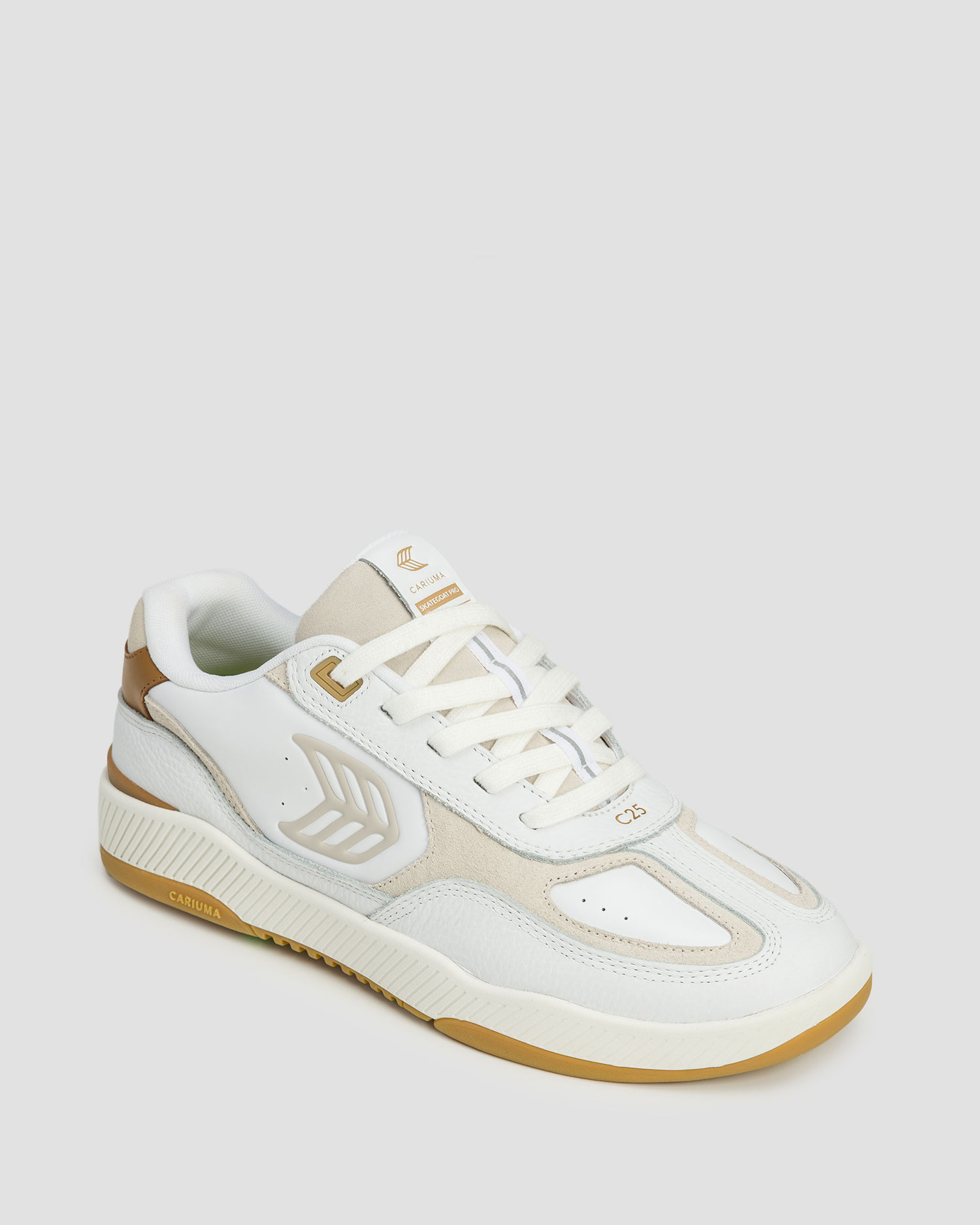 Sneakers en cuir pour hommes Cariuma Skategoat C25 White Leather Silver Cloud Logo Camel