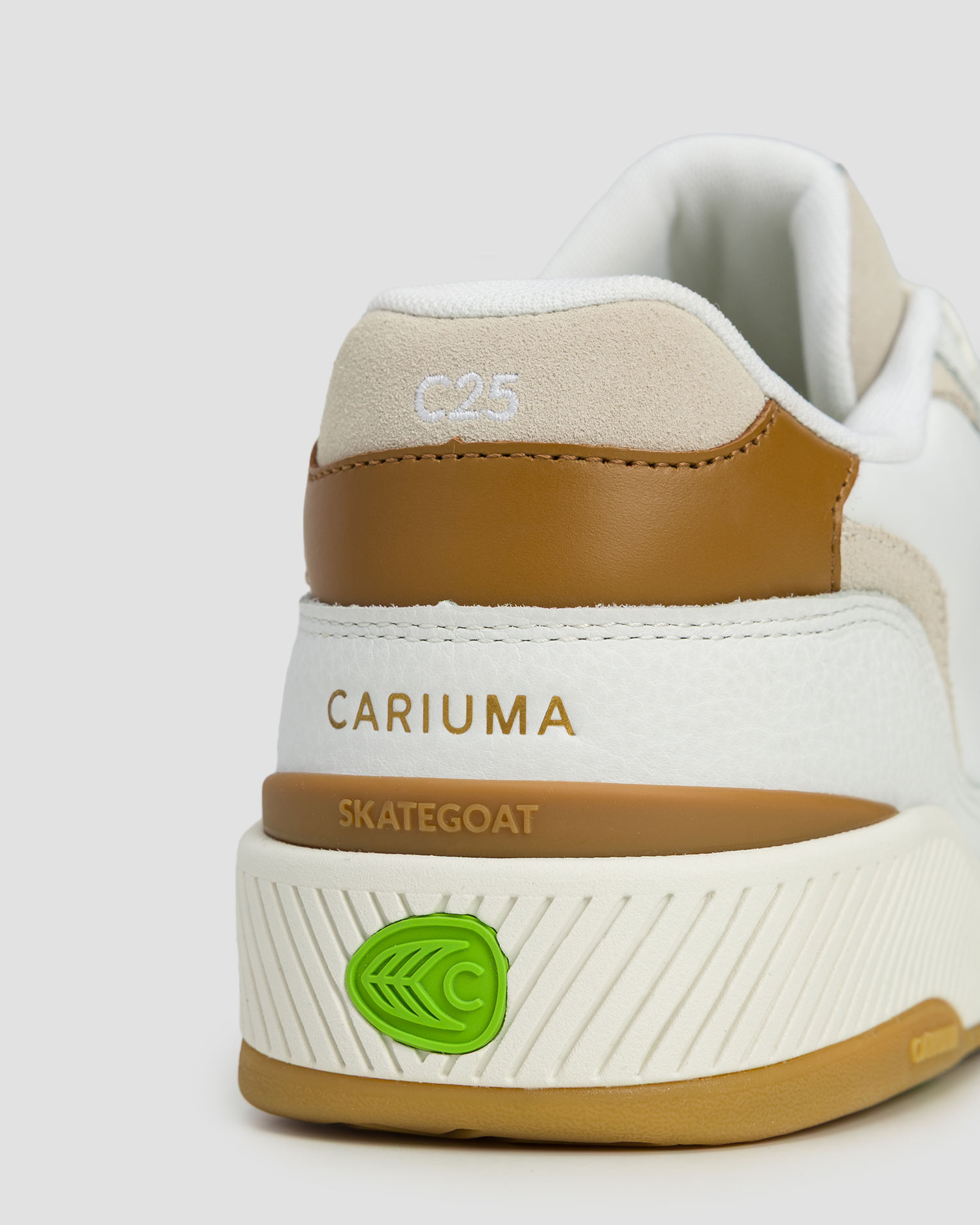 Sneakers in pelle da uomo Cariuma Skategoat C25 White Leather Silver Cloud Logo Camel